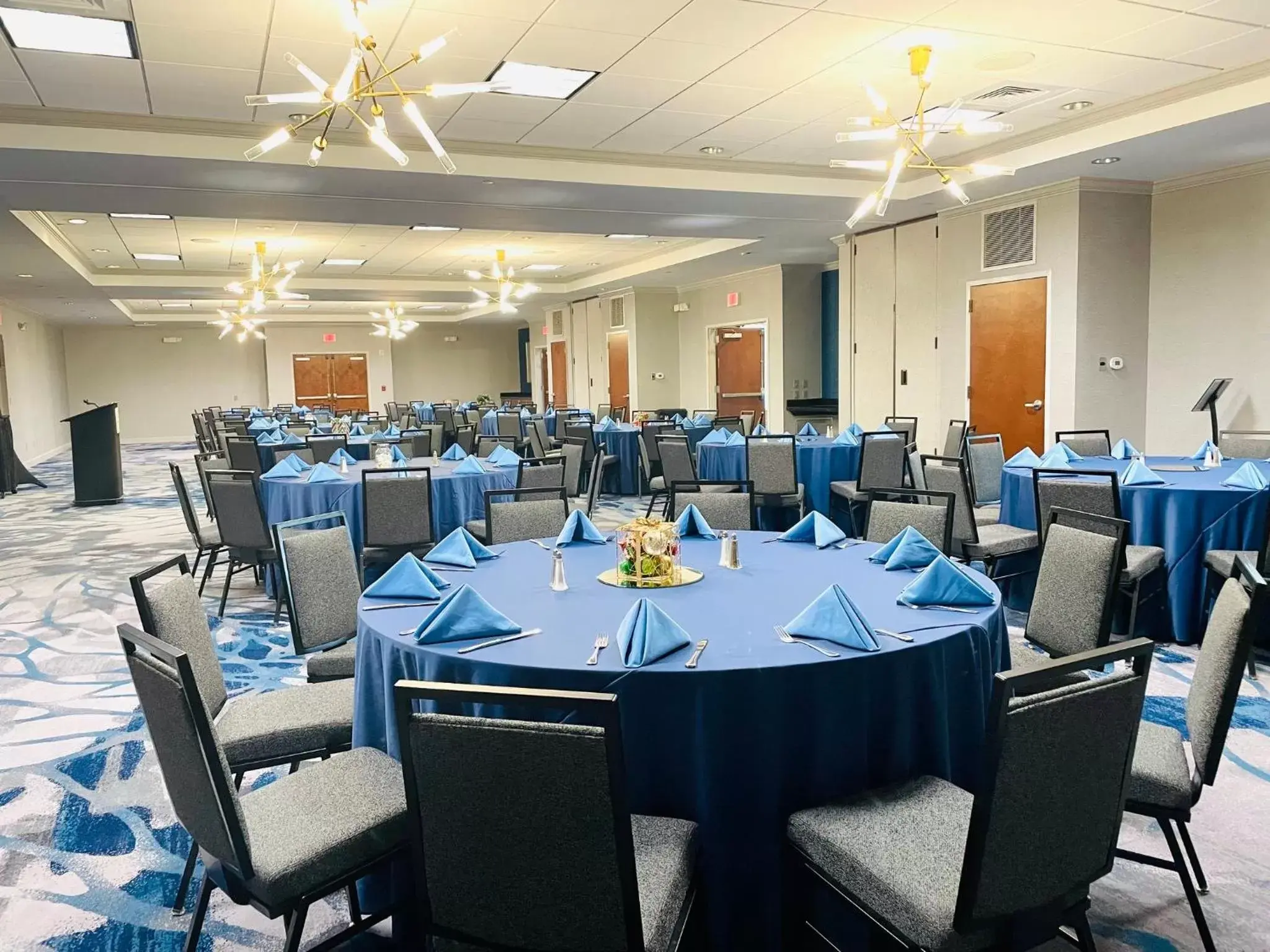 Banquet/Function facilities in Crowne Plaza Fort Myers Gulf Coast, an IHG Hotel