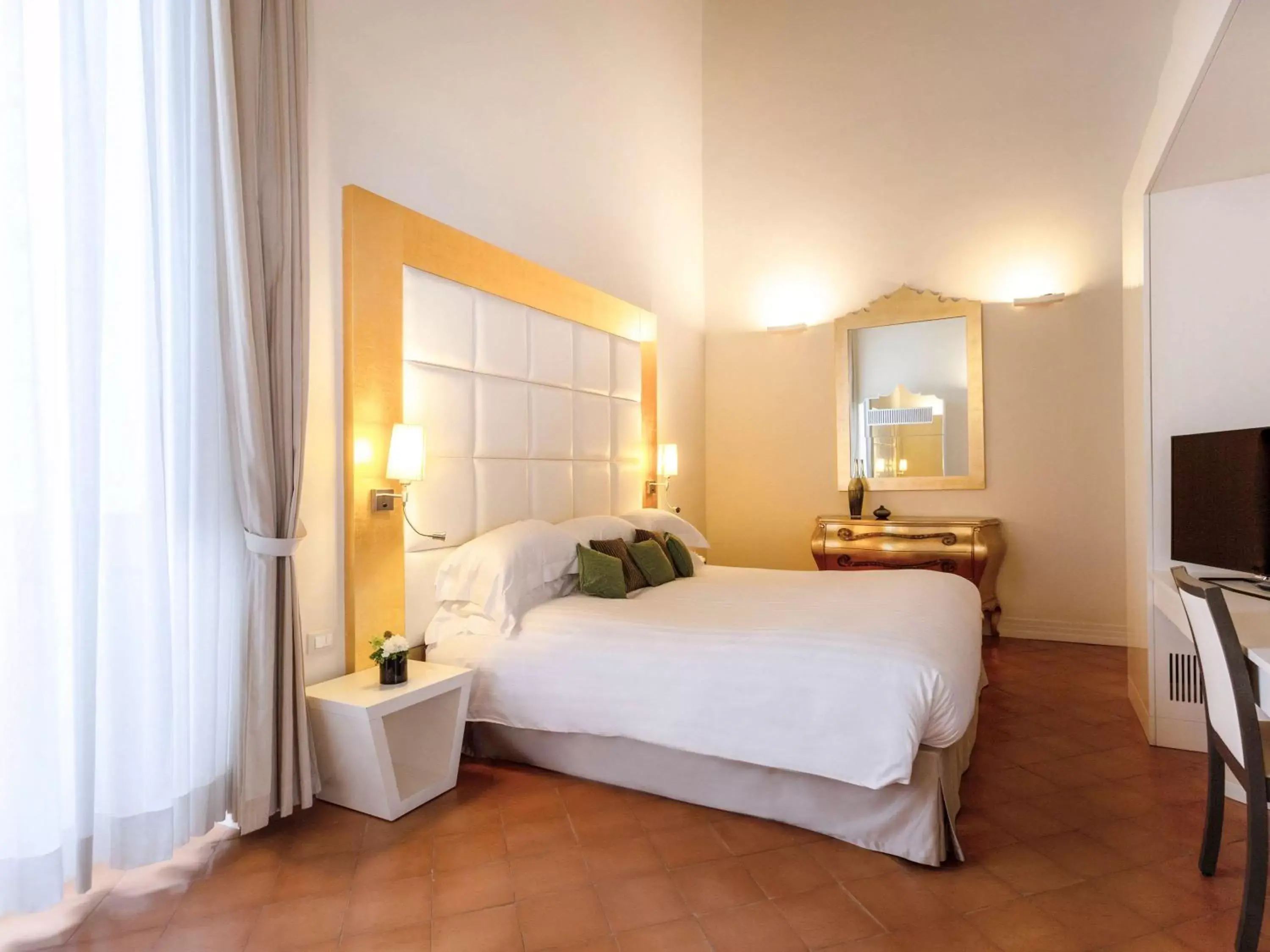 Photo of the whole room, Bed in MGallery Palazzo Caracciolo Napoli - Hotel Collection