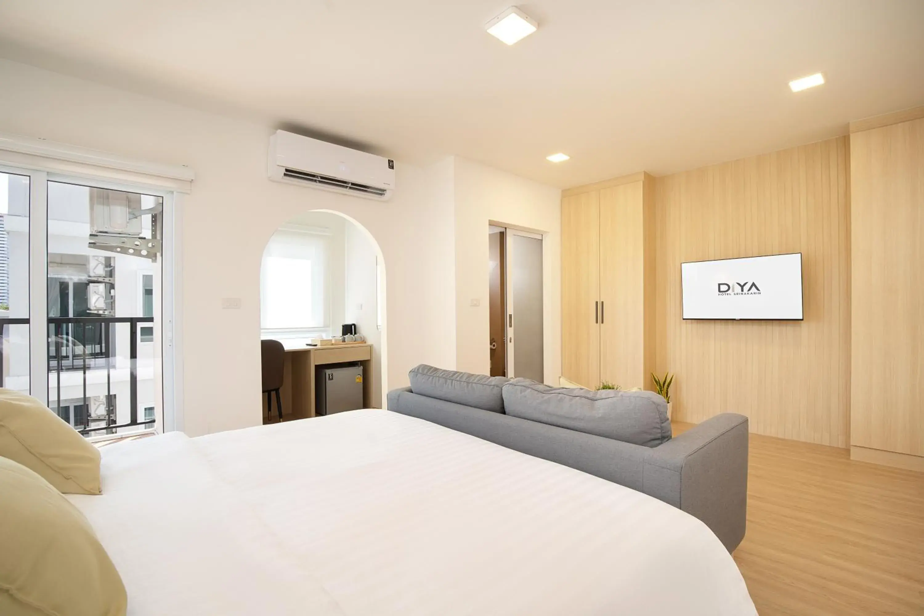 TV and multimedia, Bed in Diya Hotel Srinakarin