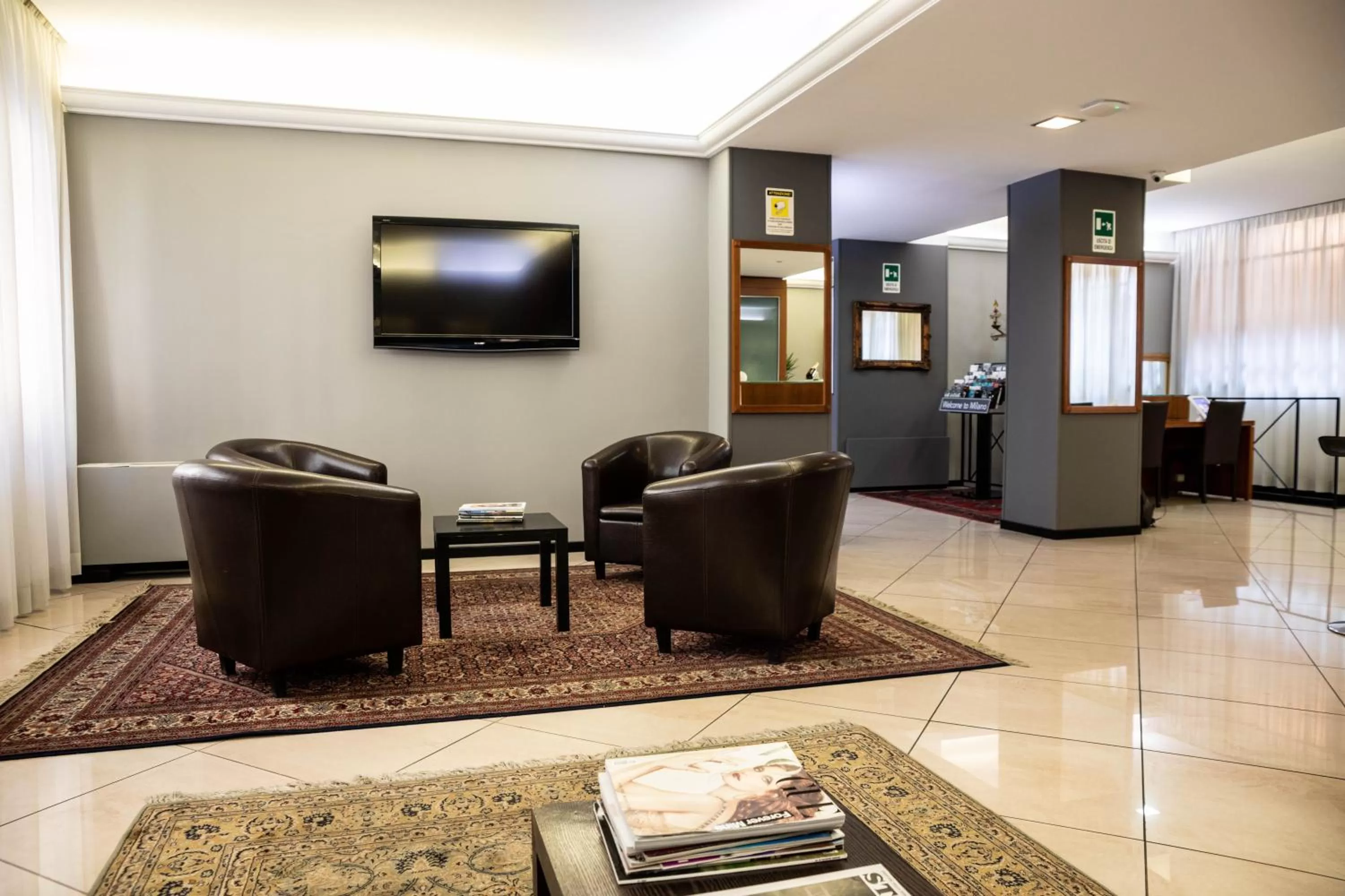 Communal lounge/ TV room in Hotel Berlino