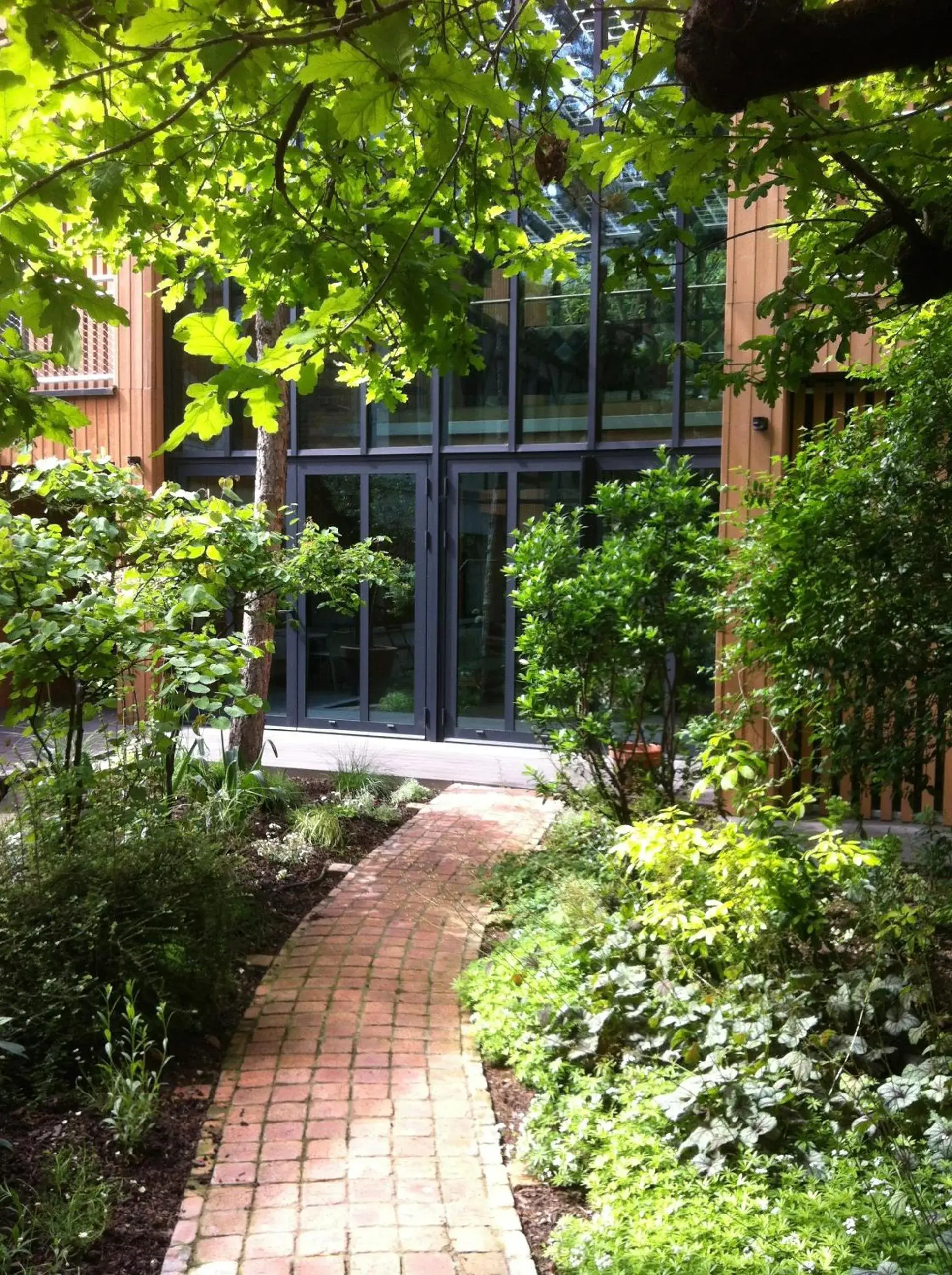 Facade/entrance in Eden Lodge Paris Facade/entrance in Eden Lodge Paris