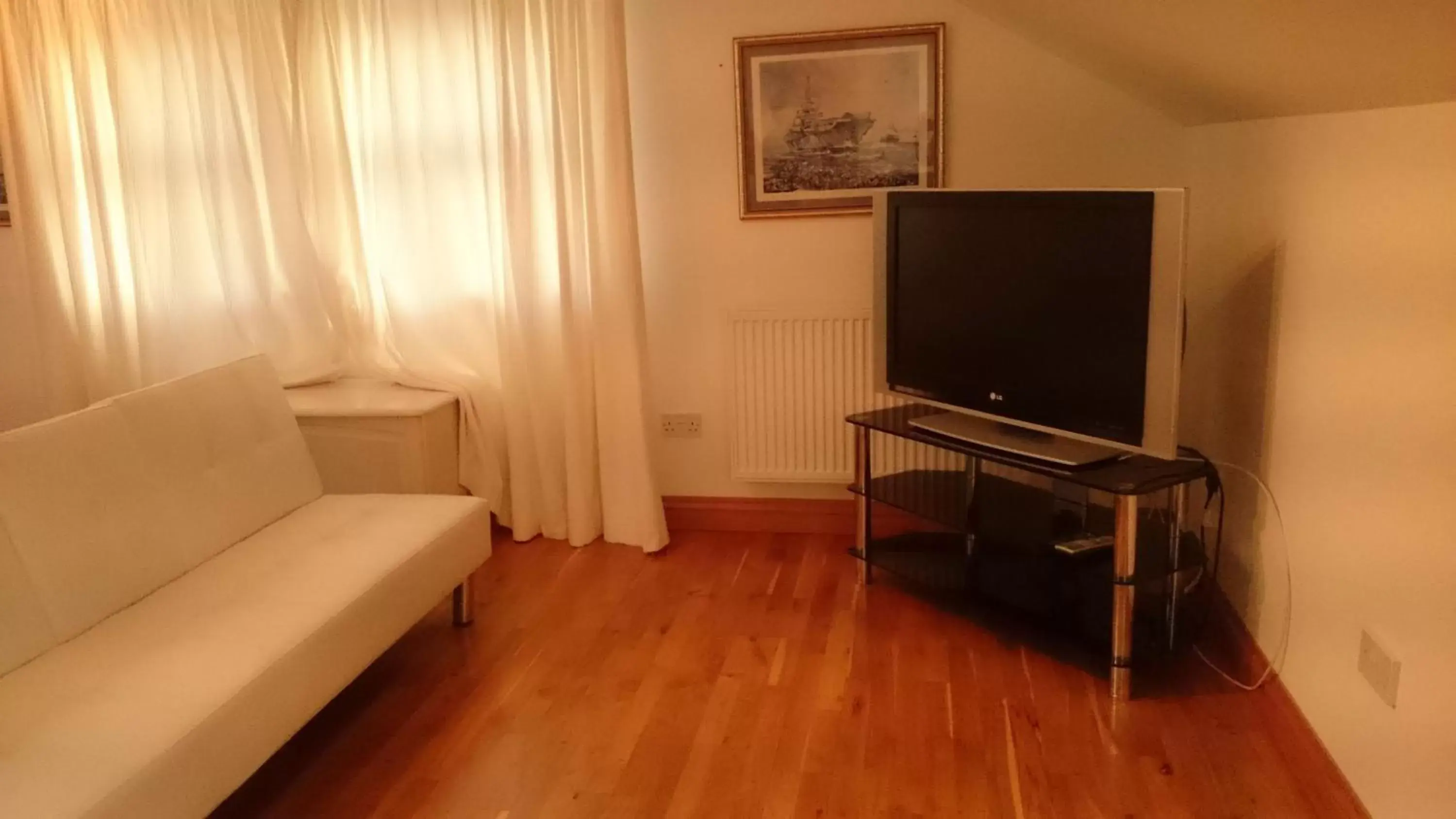 TV and multimedia, TV/Entertainment Center in Bankside Bed & Breakfast