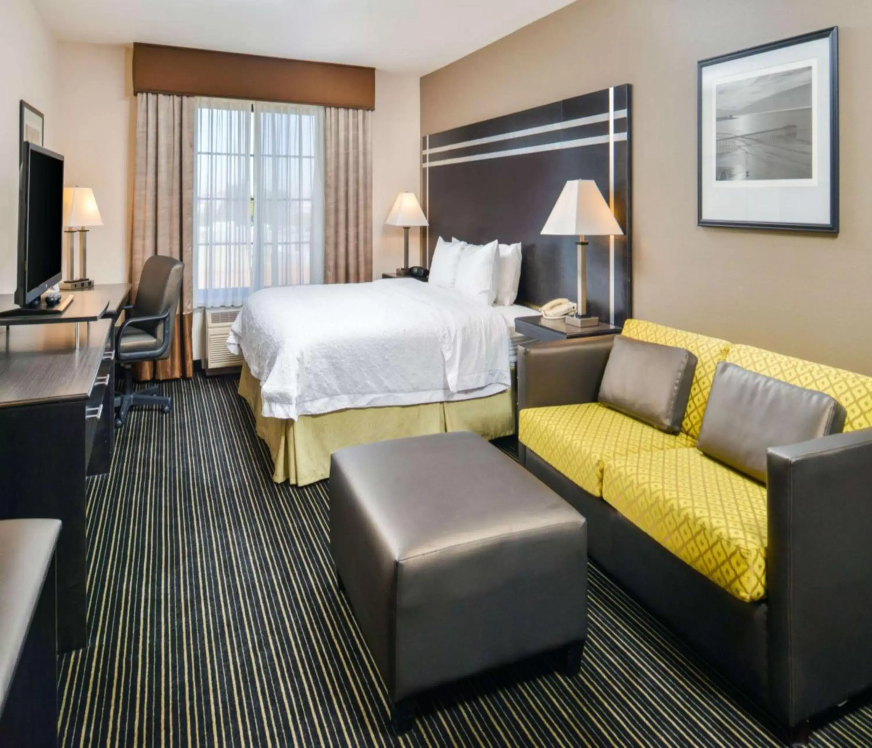 Bedroom in Hampton Inn & Suites San Francisco-Burlingame-Airport South
