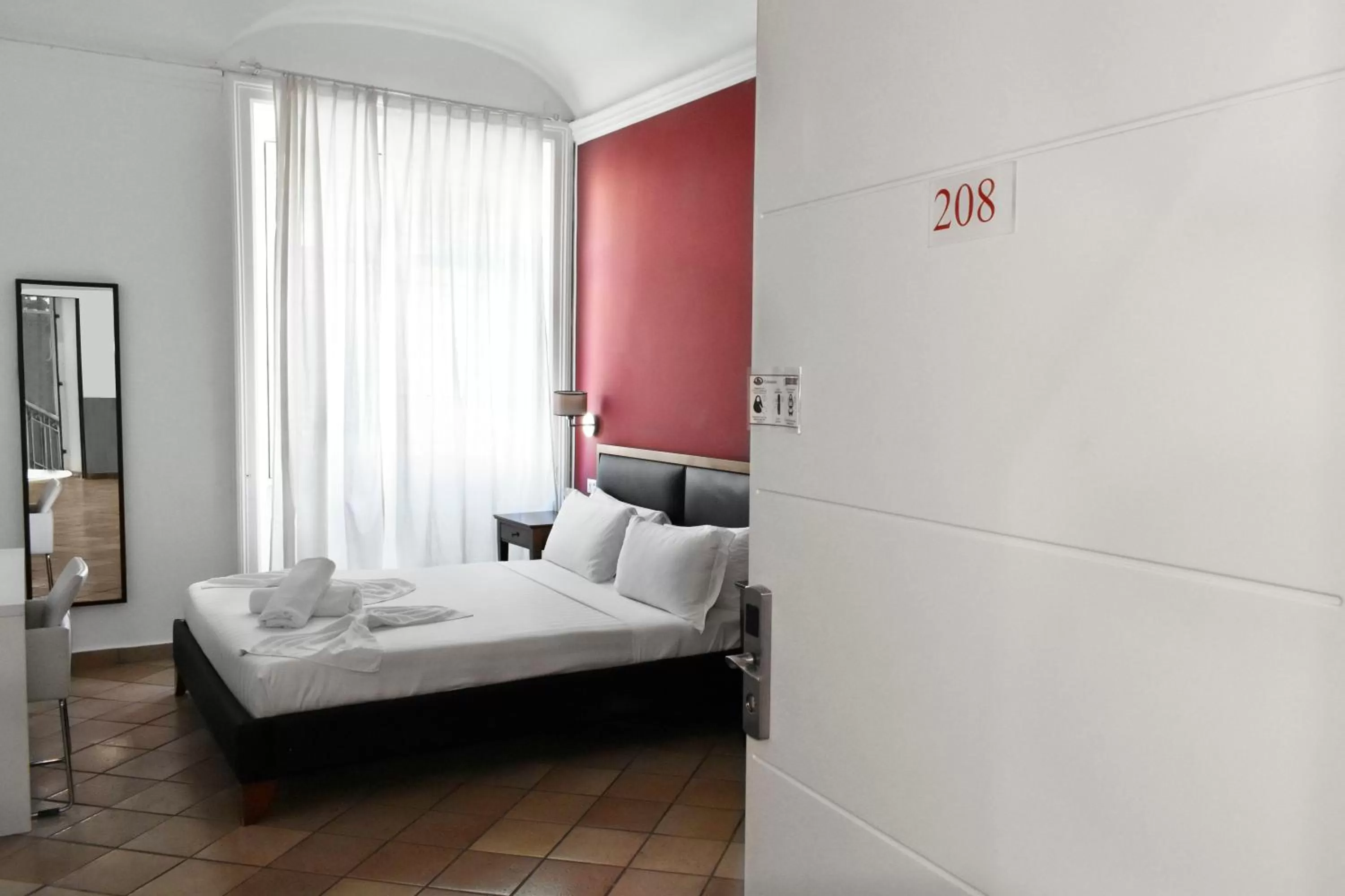 Bedroom, Bed in Roma Resort Colosseum