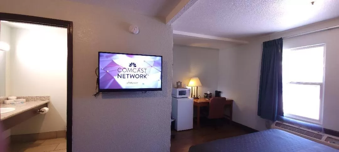 TV and multimedia, Bed in Rodeway Inn Chico University Area