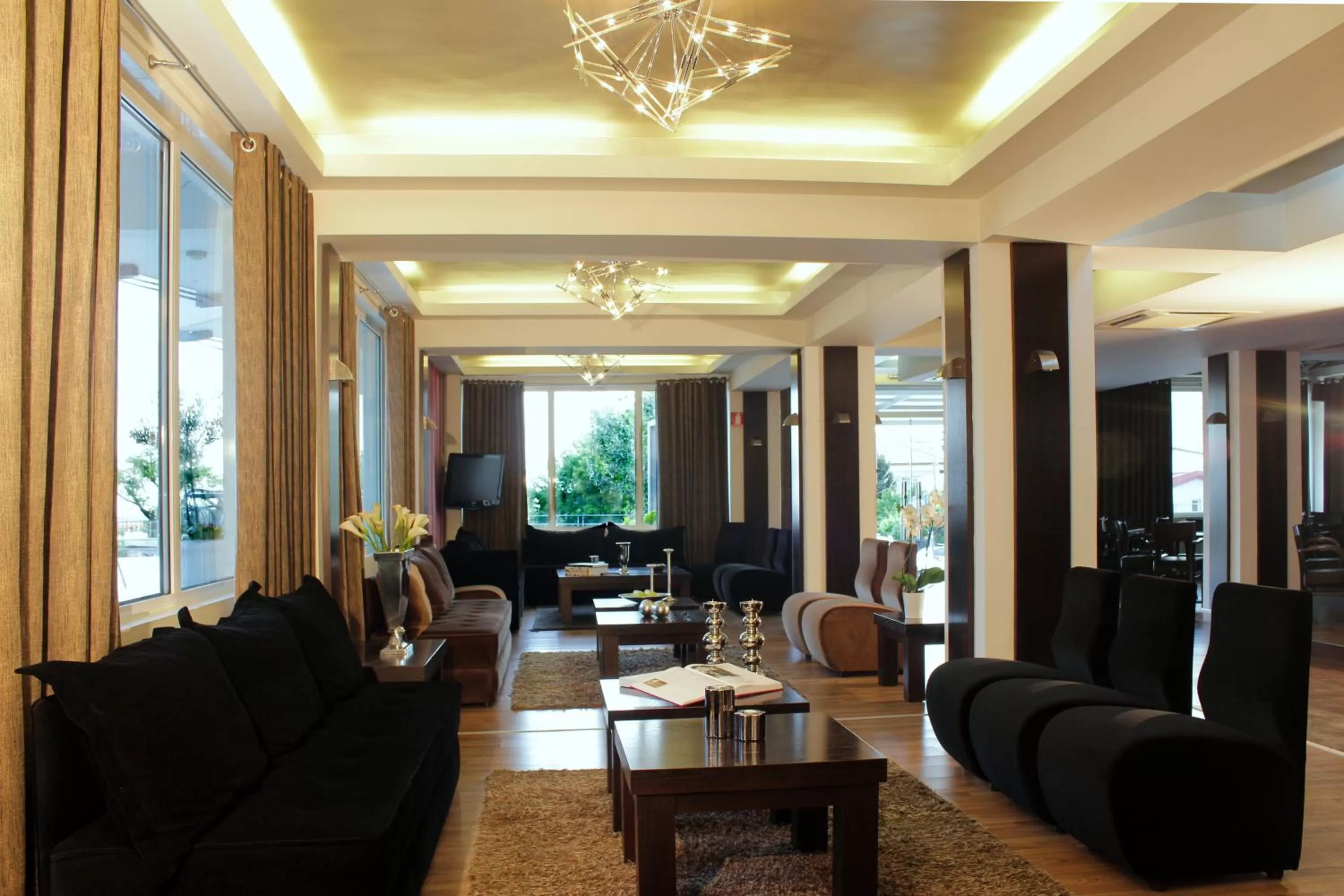 Restaurant/places to eat in Galaxy Art Hotel