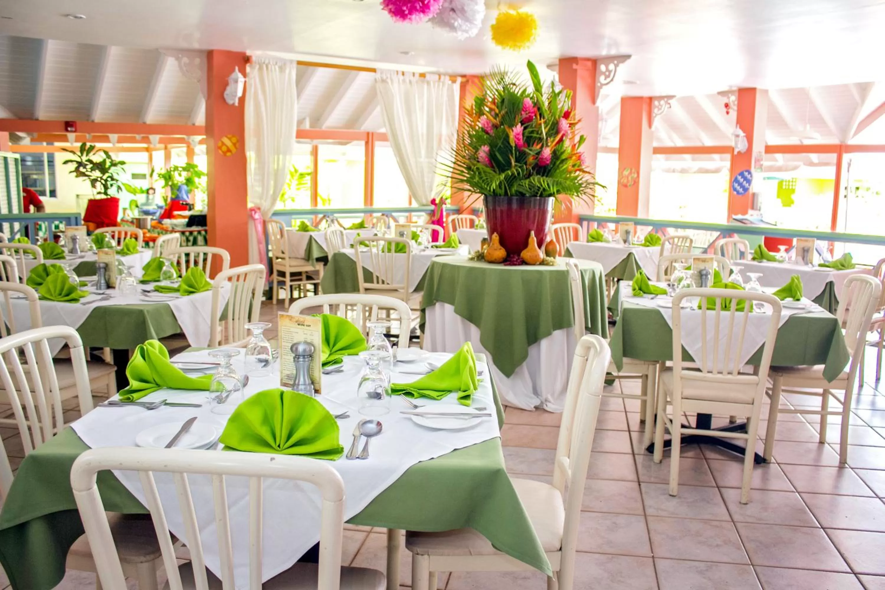 Restaurant/places to eat in Bay Gardens Hotel