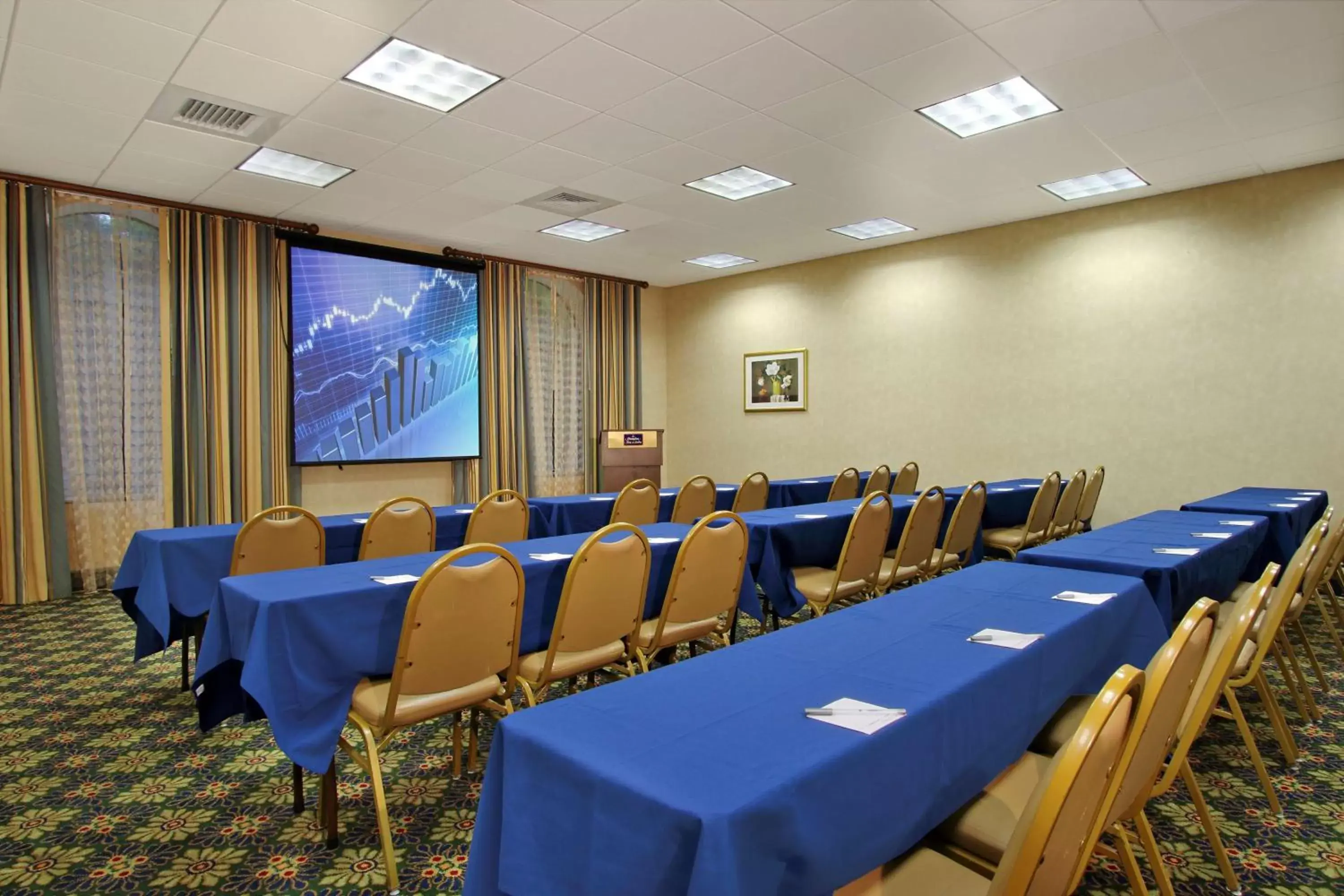 Meeting/conference room in Hampton Inn & Suites By Hilton - Rockville Centre