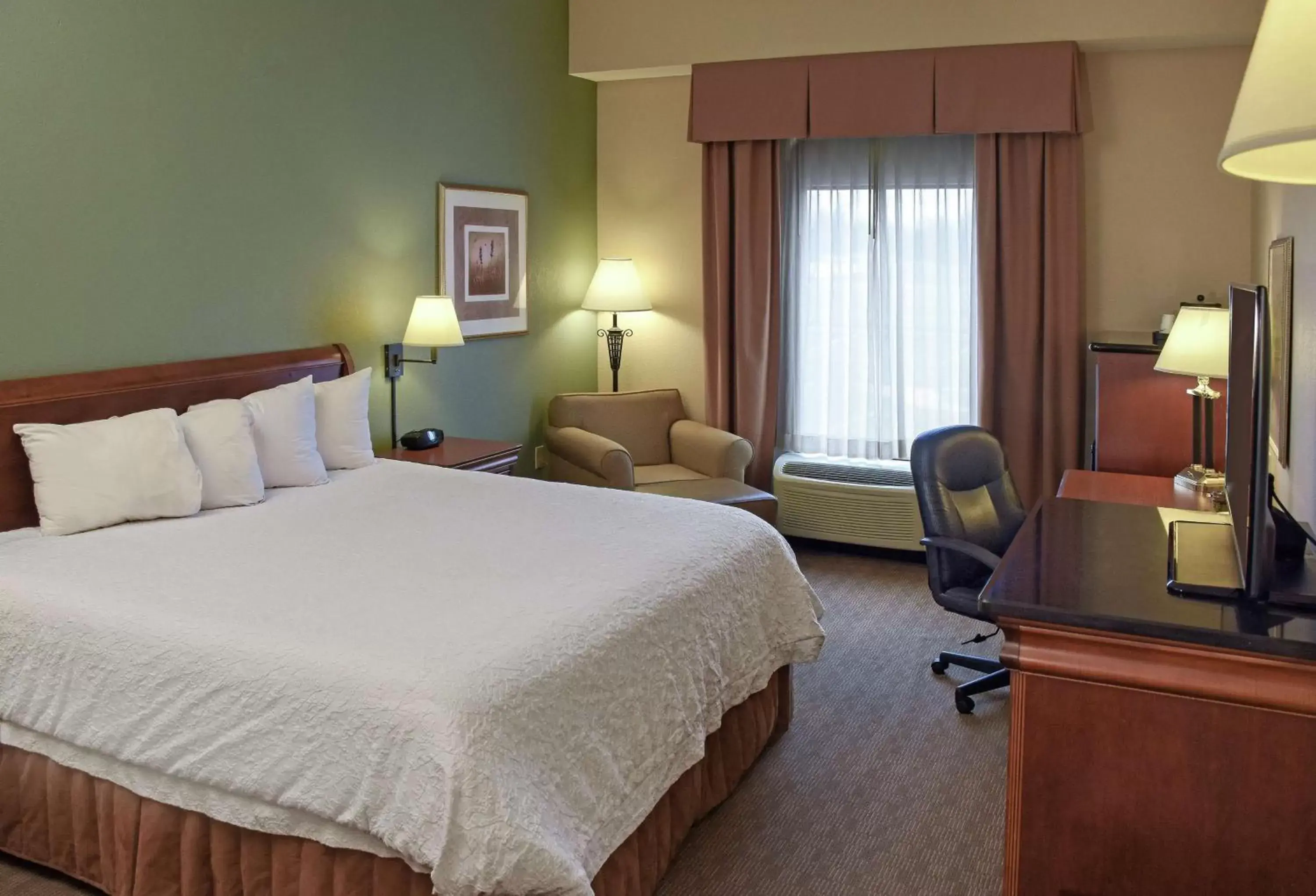 Bedroom, Bed in Hampton Inn & Suites Youngstown-Canfield