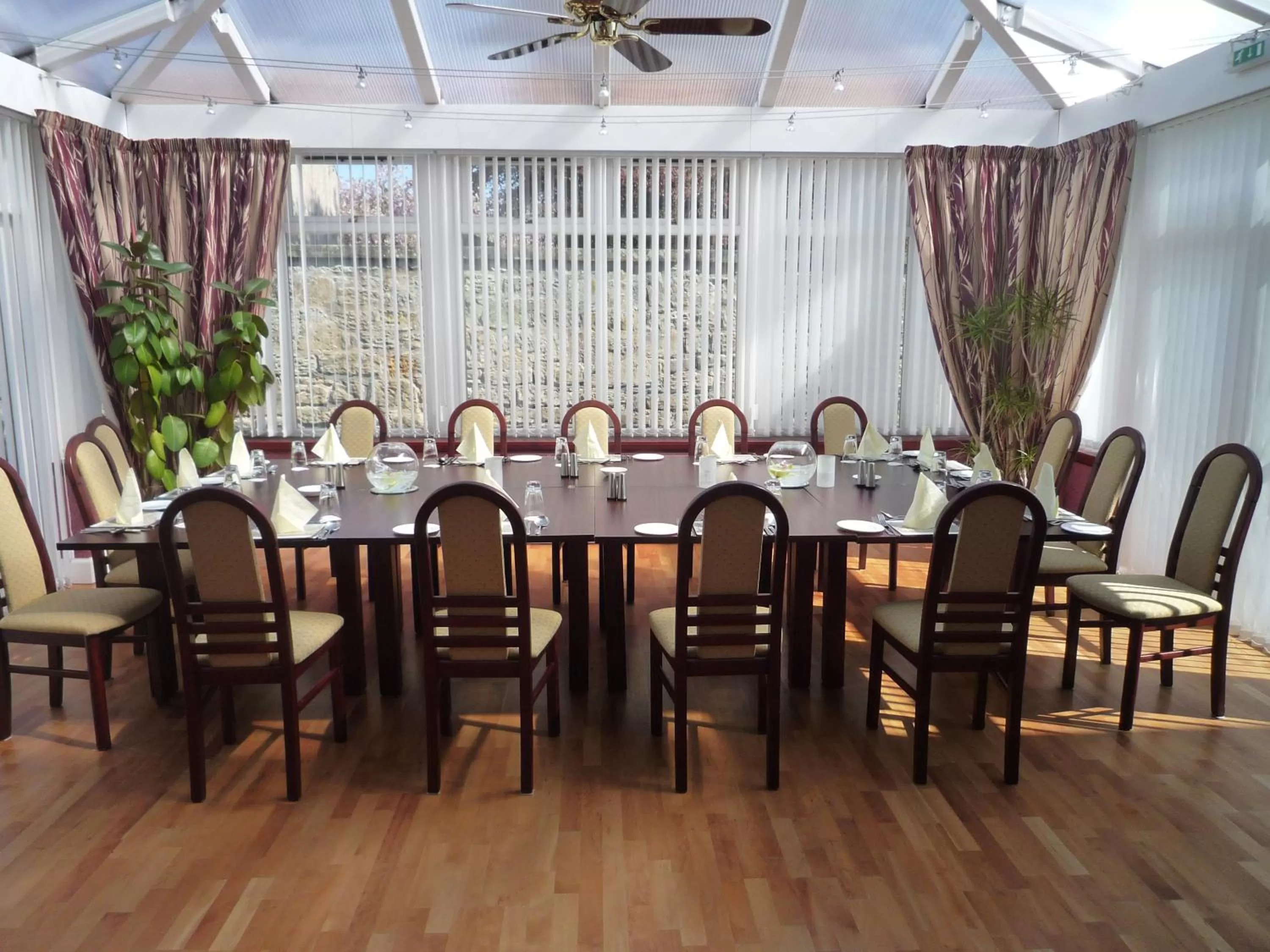 Restaurant/places to eat in Sunninghill Hotel