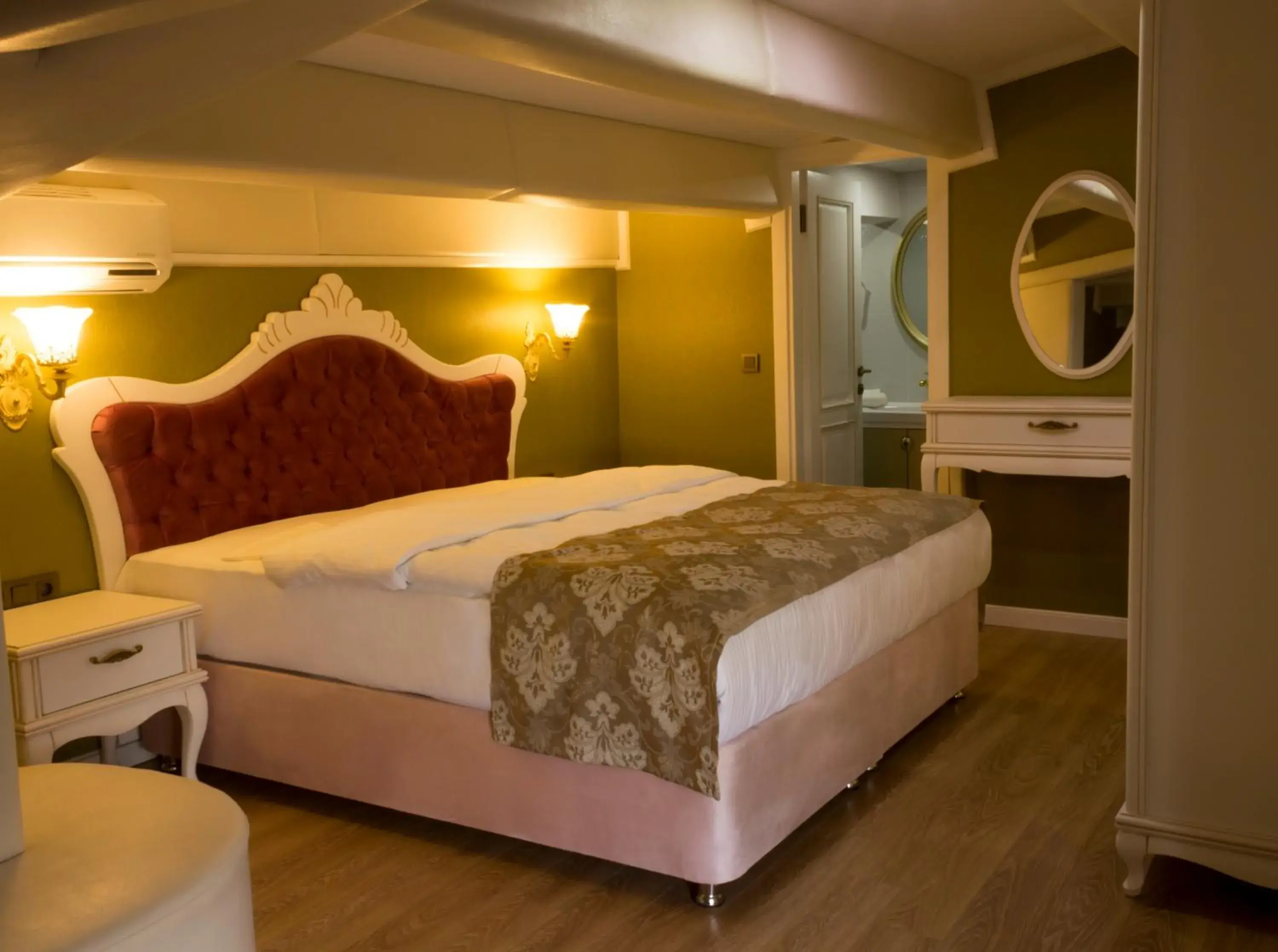 Bed in Yildiz Life Hotel