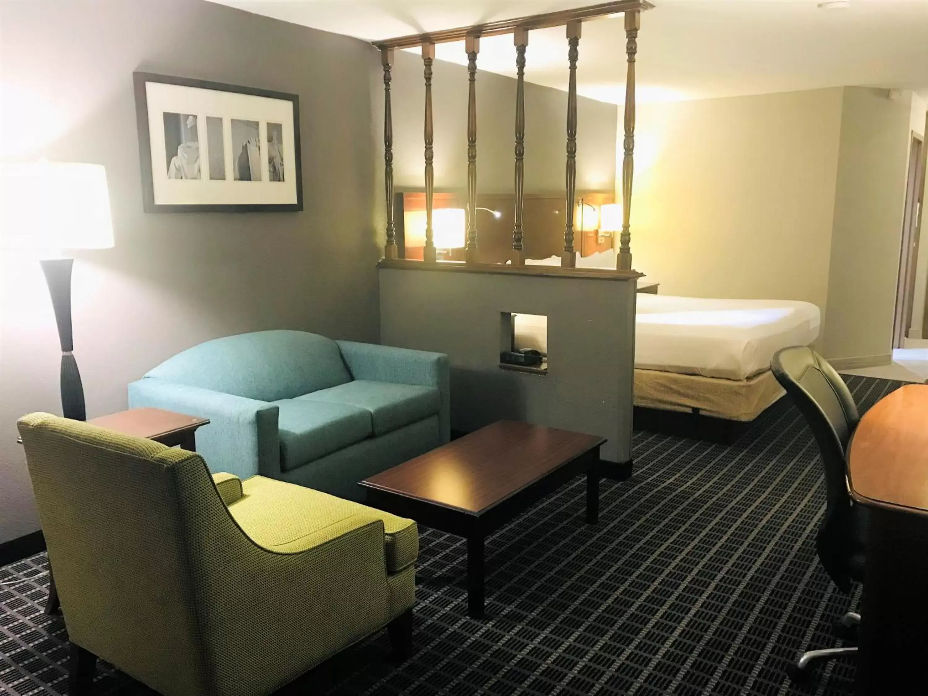 Bed, Seating Area in SureStay Plus Hotel by Best Western Greenwood