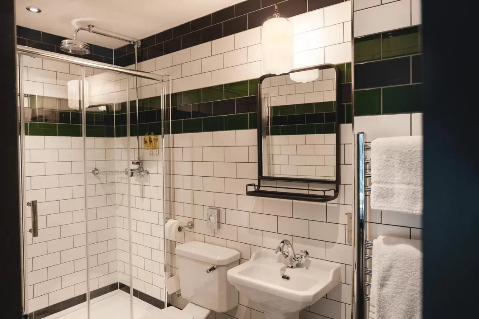 Shower, Bathroom in Pontcanna Inn
