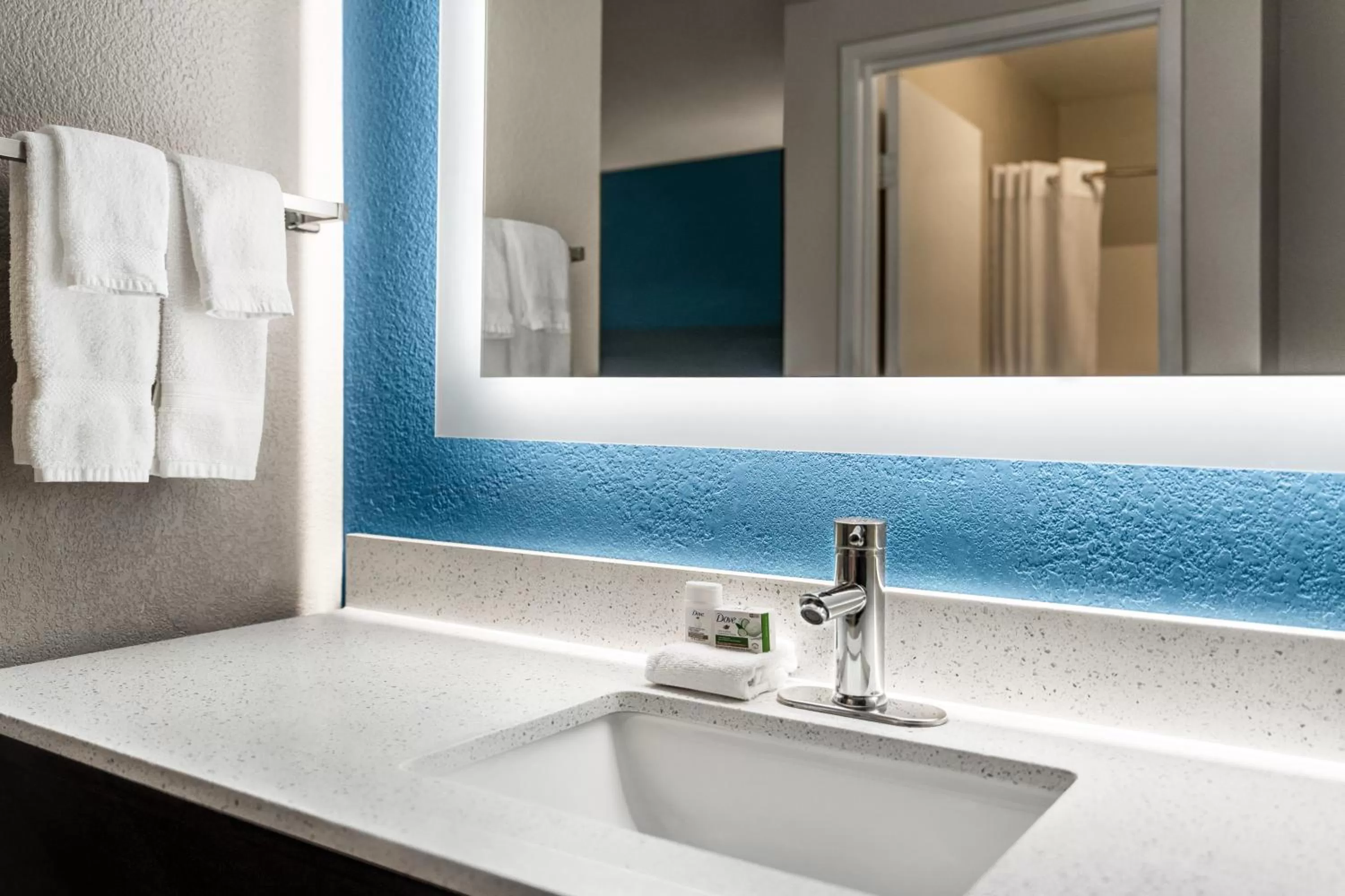 Bathroom in La Quinta by Wyndham Chicago Tinley Park