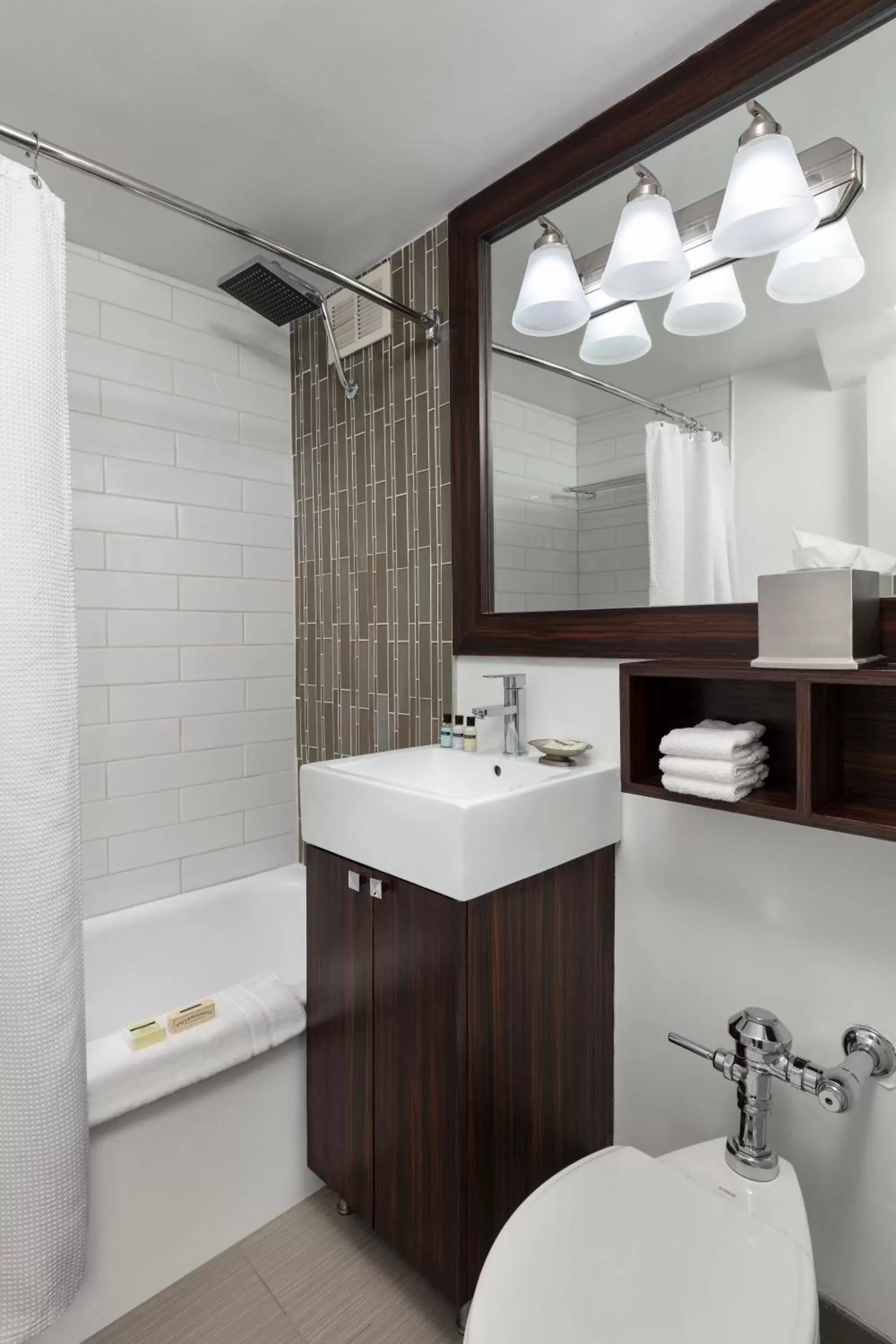 Superior Two Queen in Executive Hotel Pacific Superior Two Queen in Executive Hotel Pacific