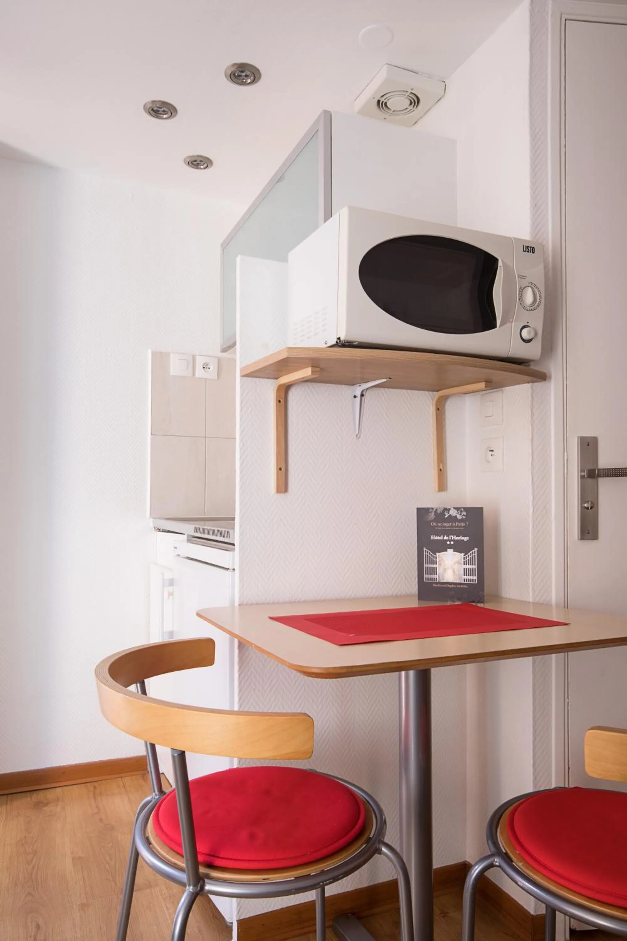 Kitchen or kitchenette in Hotel De L'Horloge