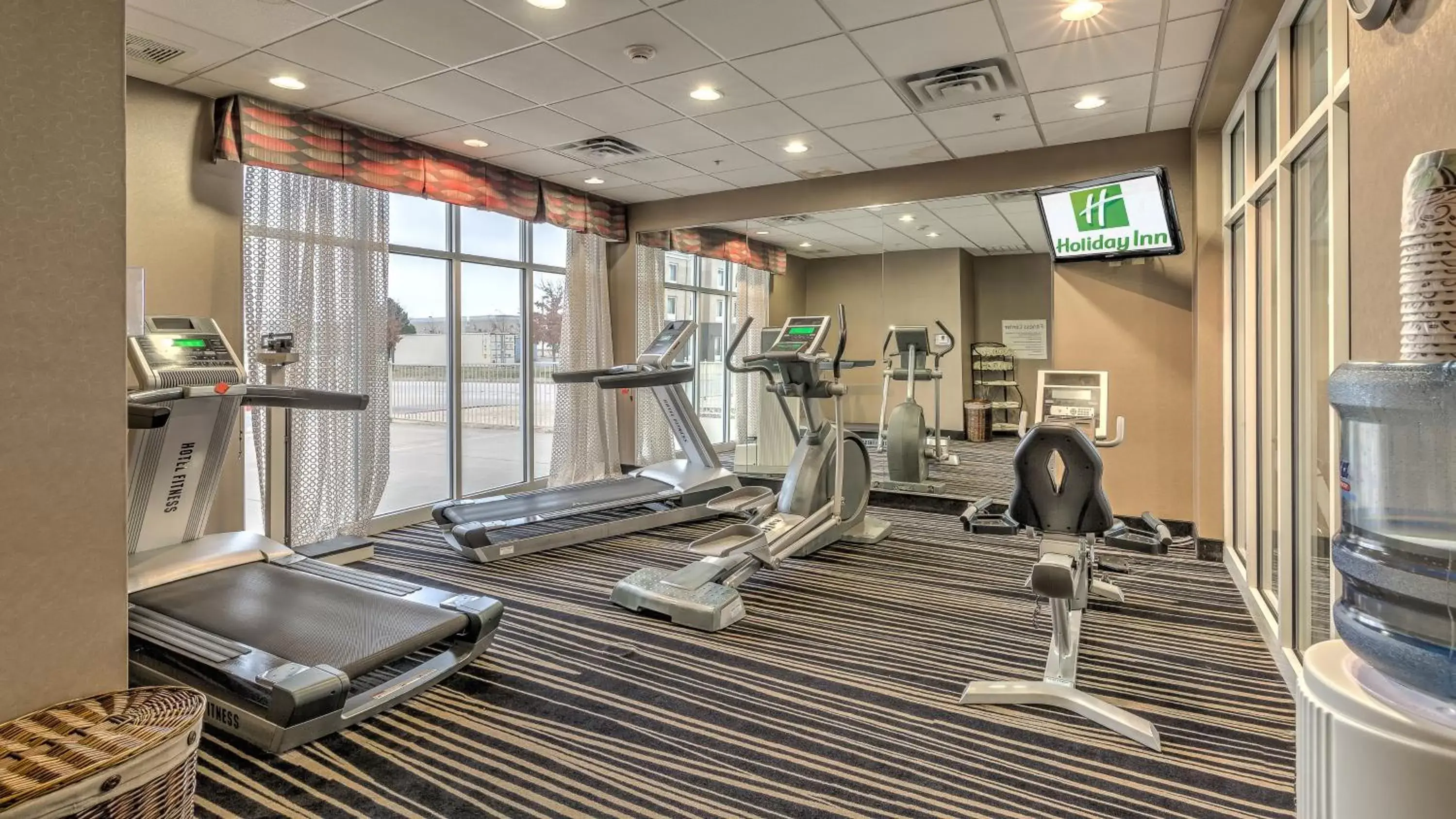 Spa and wellness centre/facilities, Fitness Center/Facilities in Holiday Inn North Quail Springs, an IHG Hotel