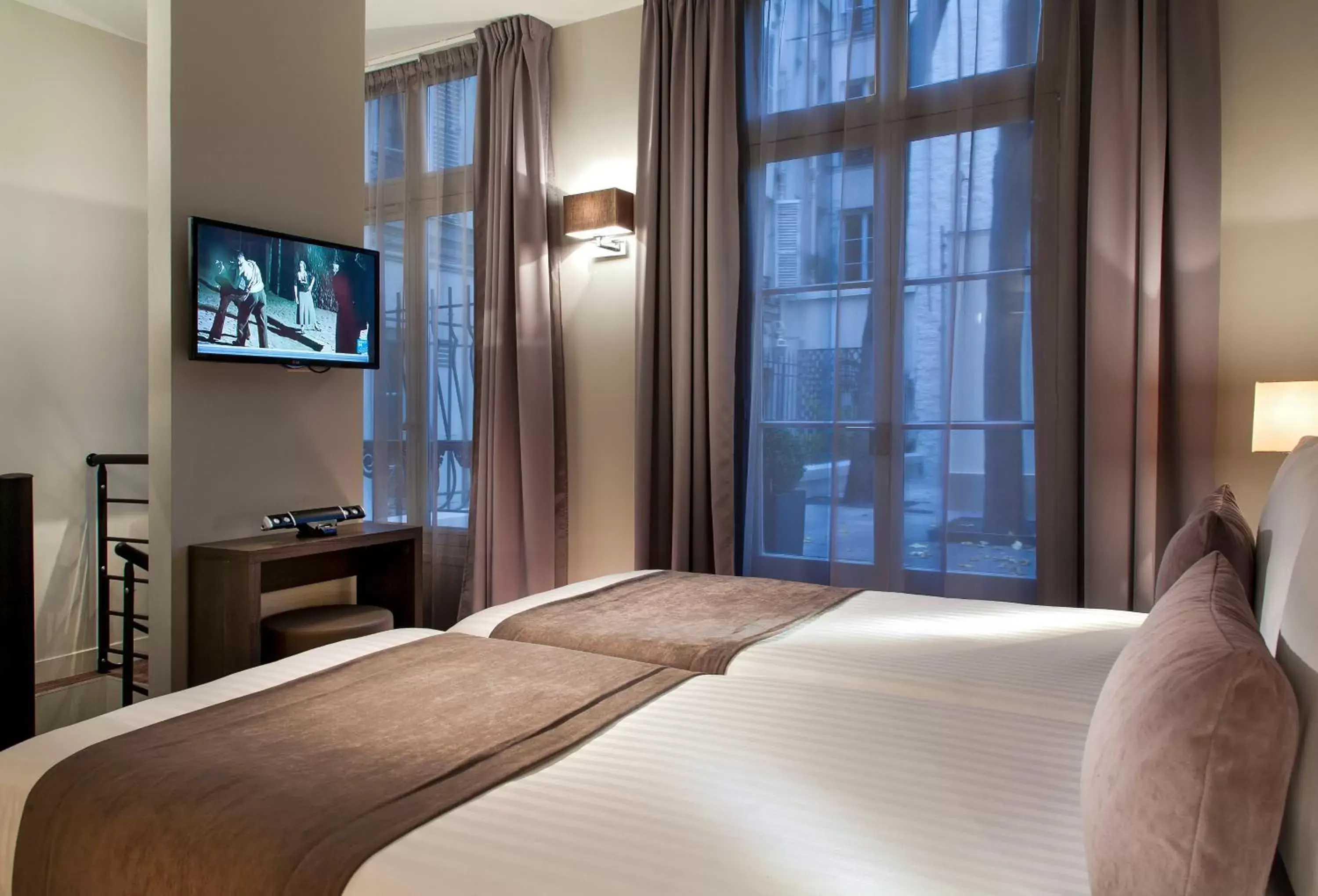 TV and multimedia, Bed in Timhotel Opéra Blanche Fontaine