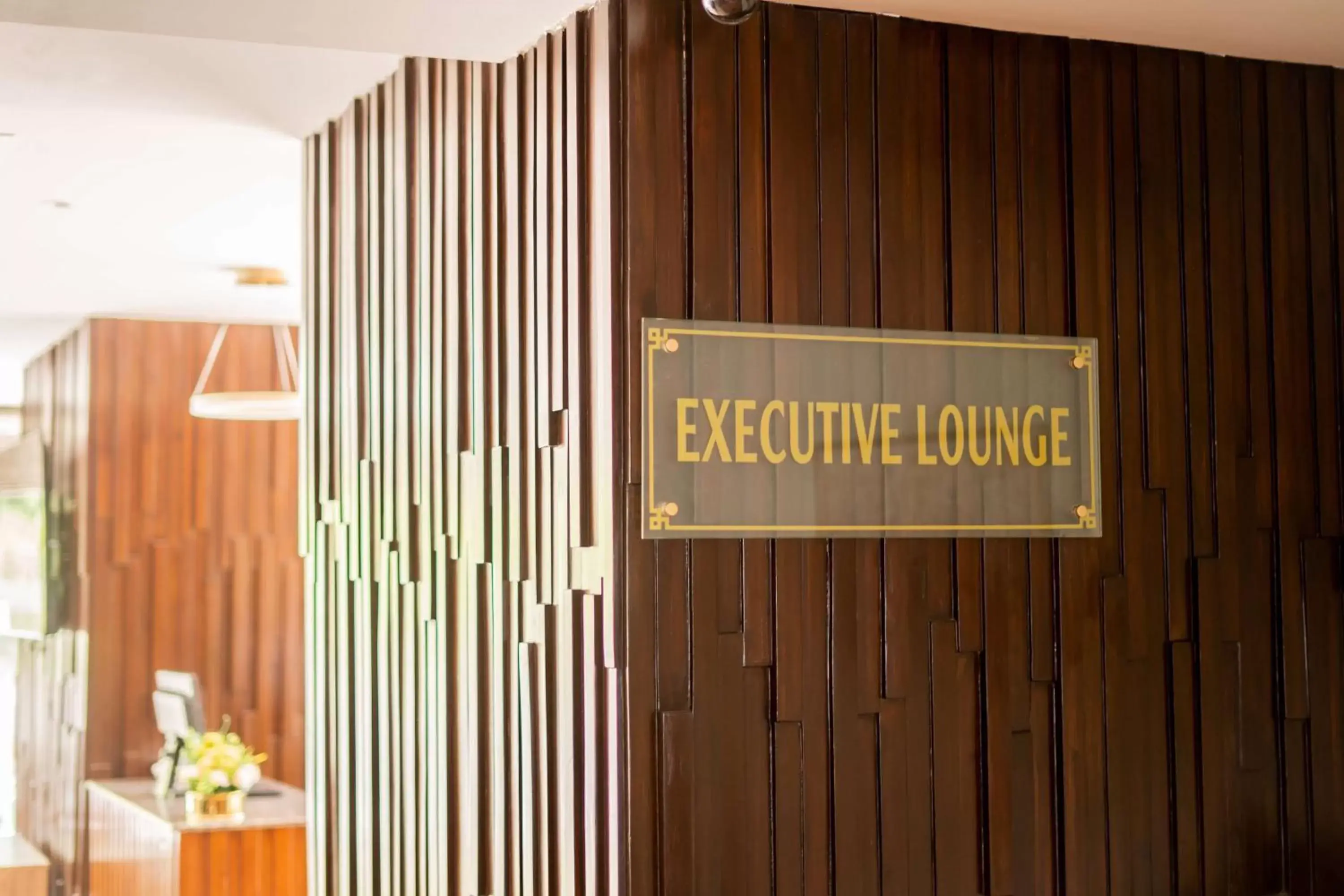 Lounge or bar in Ramada by Wyndham Murree Lower Topa Resort