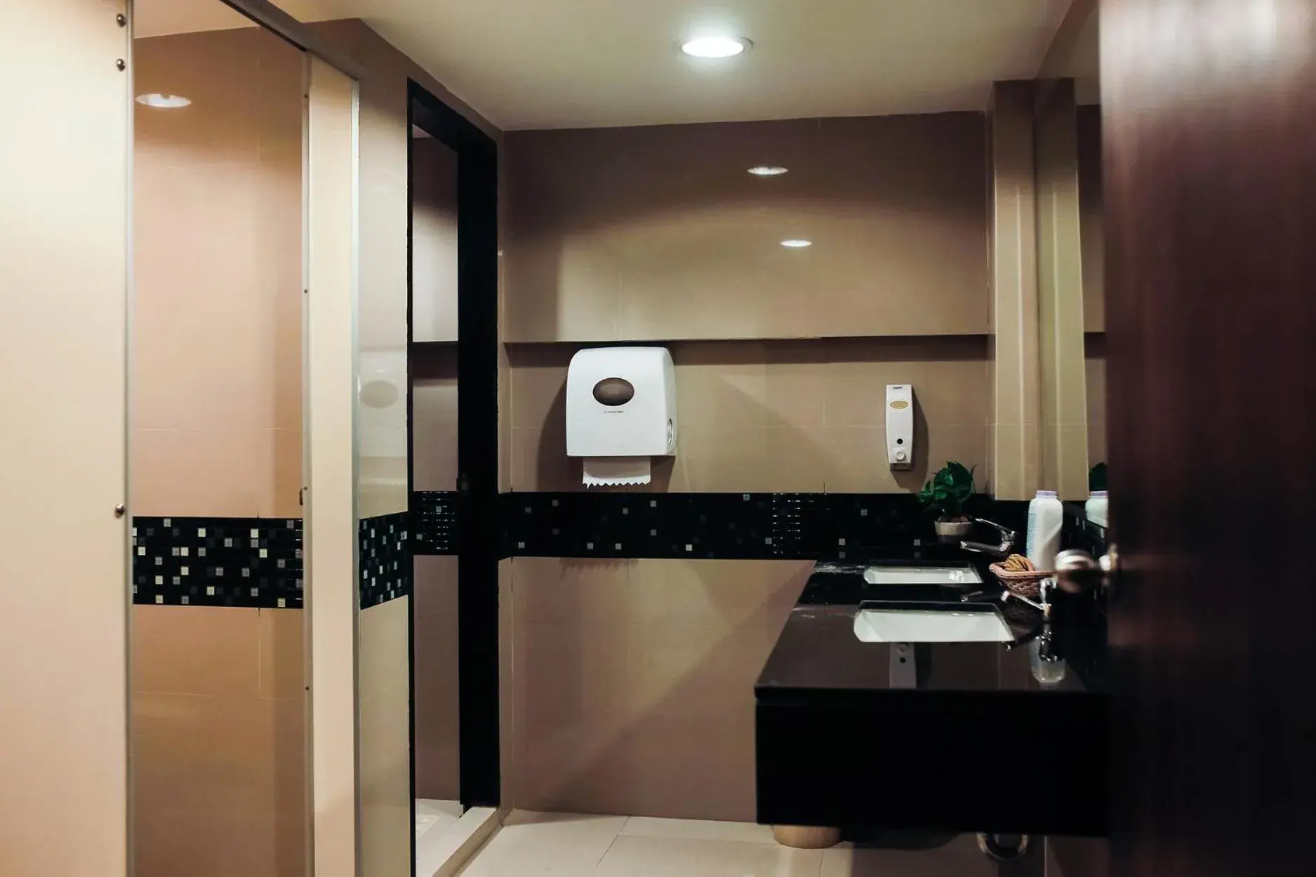 Shower, Bathroom in The Patra Hotel - Rama 9