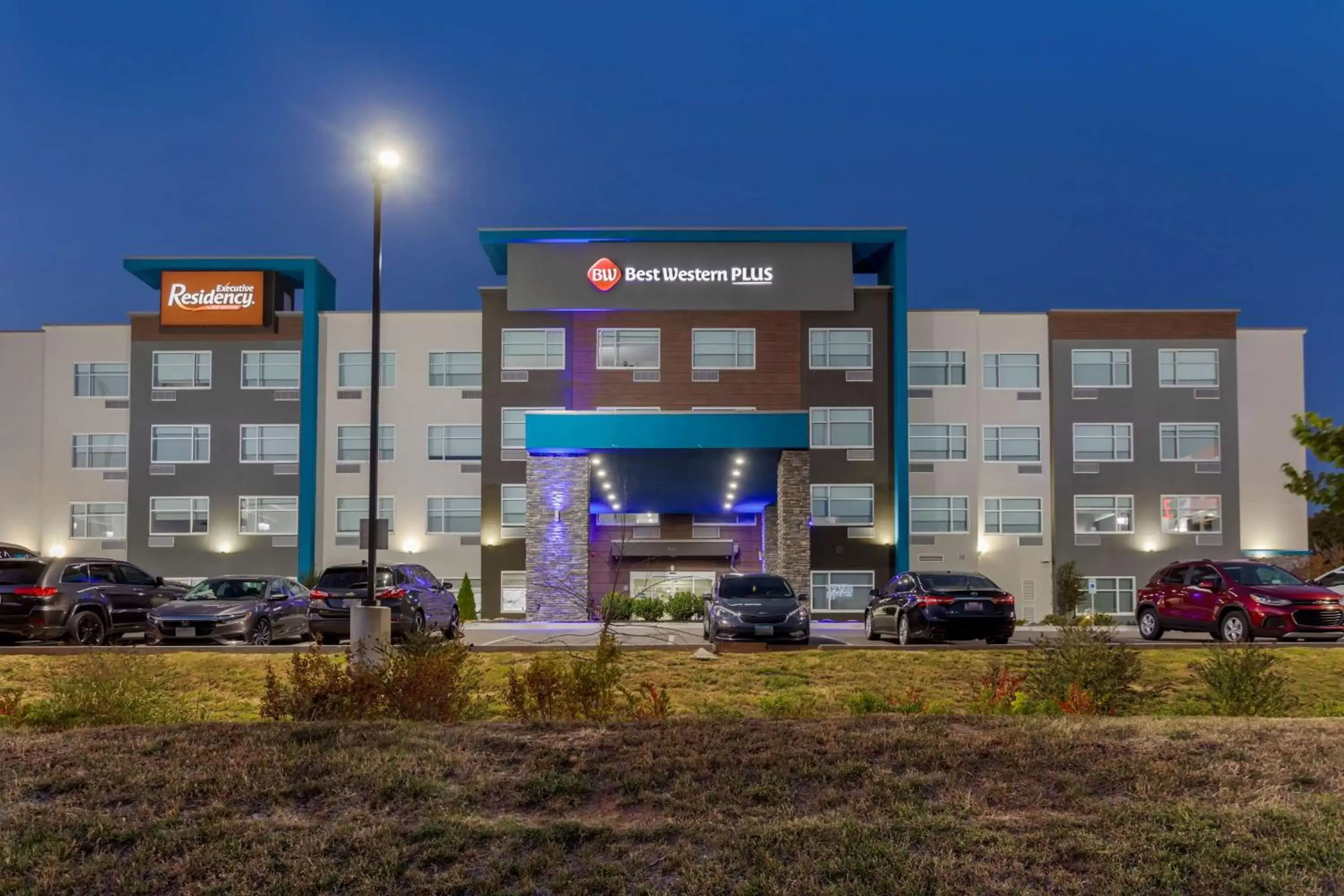 Property Building in Best Western Plus Executive Residency Antioch Inn