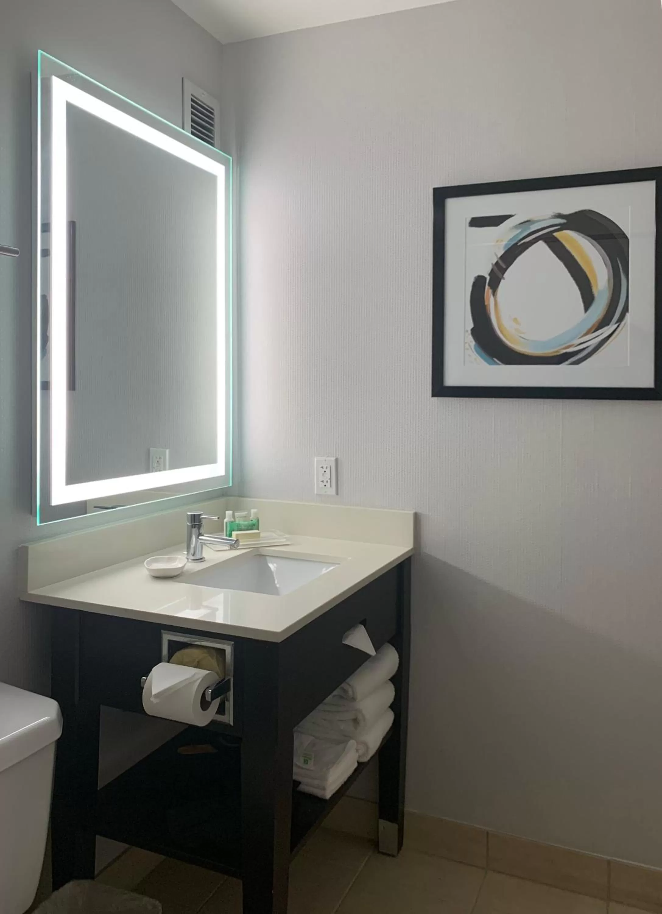 King Room - Hearing Accessible - Non-Smoking in Holiday Inn Los Angeles - LAX Airport, an IHG Hotel