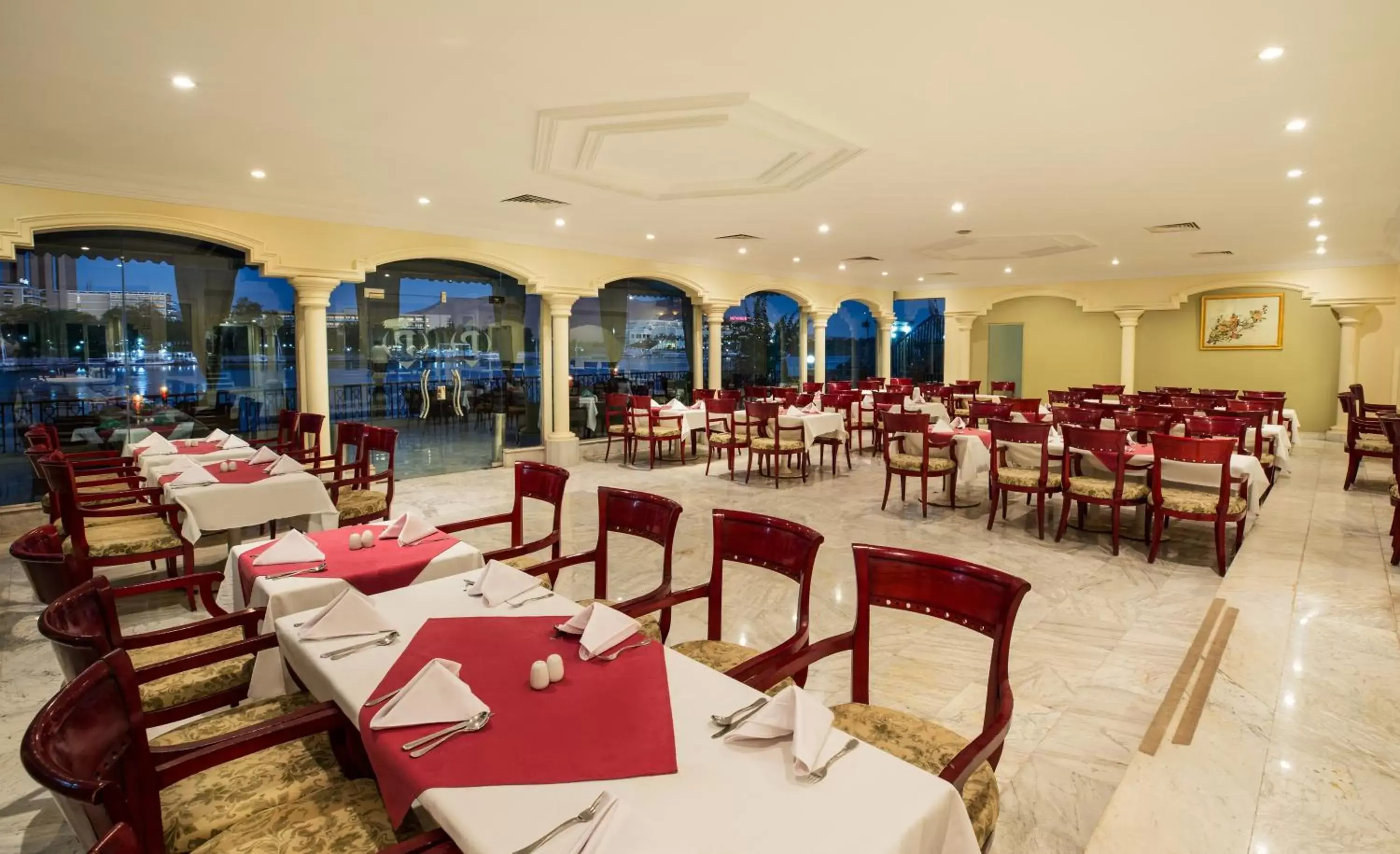 Restaurant/Places to Eat in Obelisk Nile Hotel Aswan