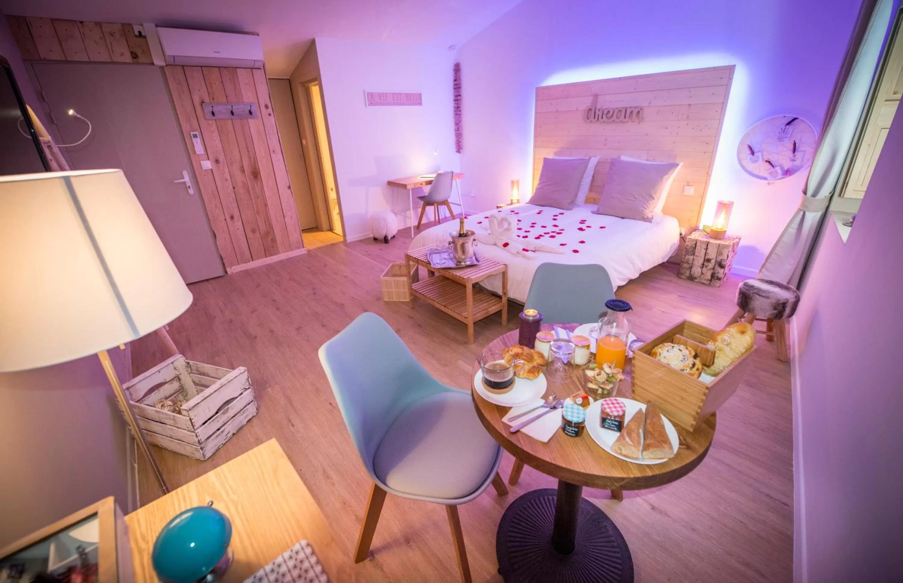 Food and drinks, Bed in La Maison Gustave