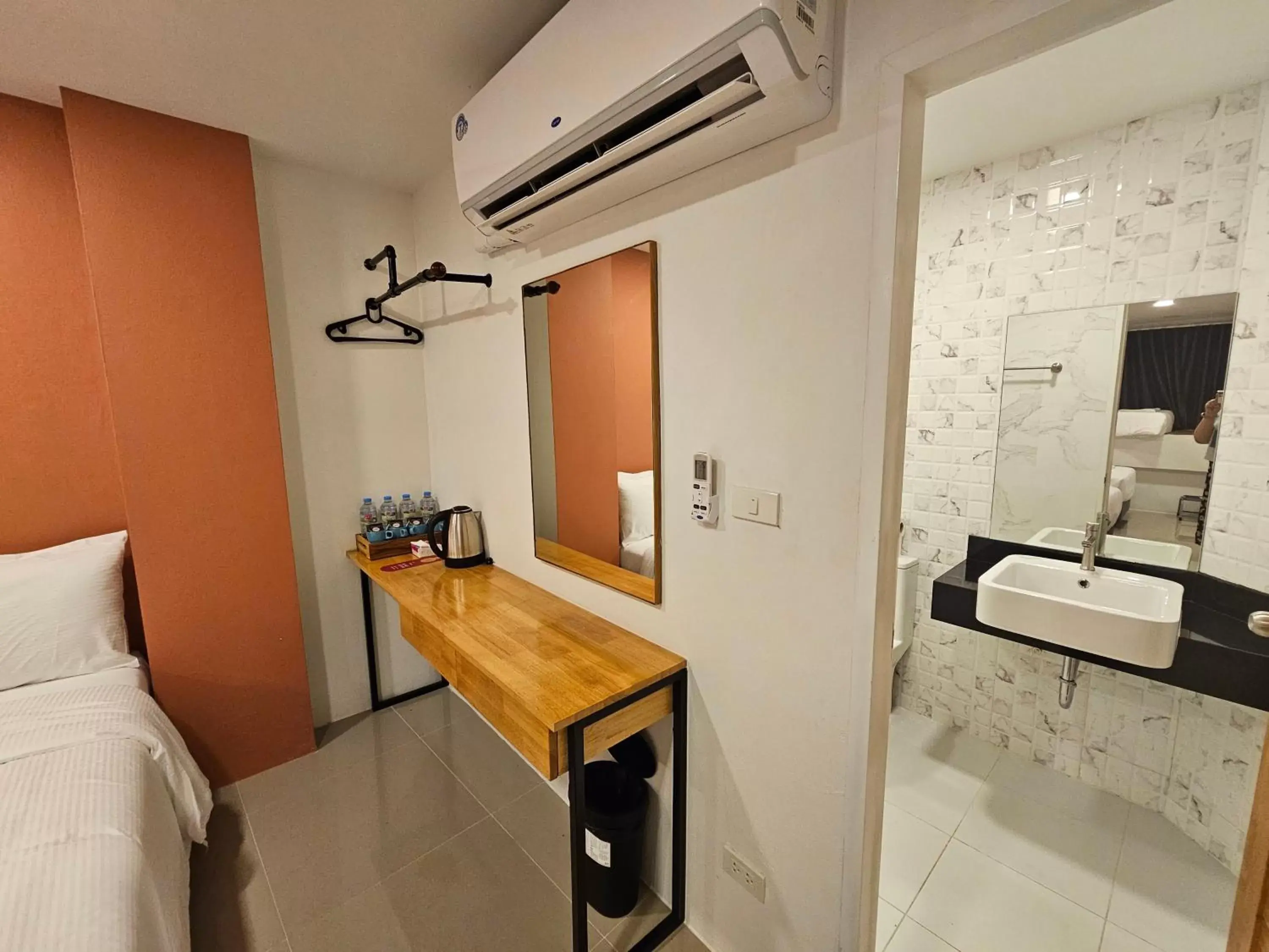 Bathroom, TV/Entertainment Center in Sleepstation at Pratunam