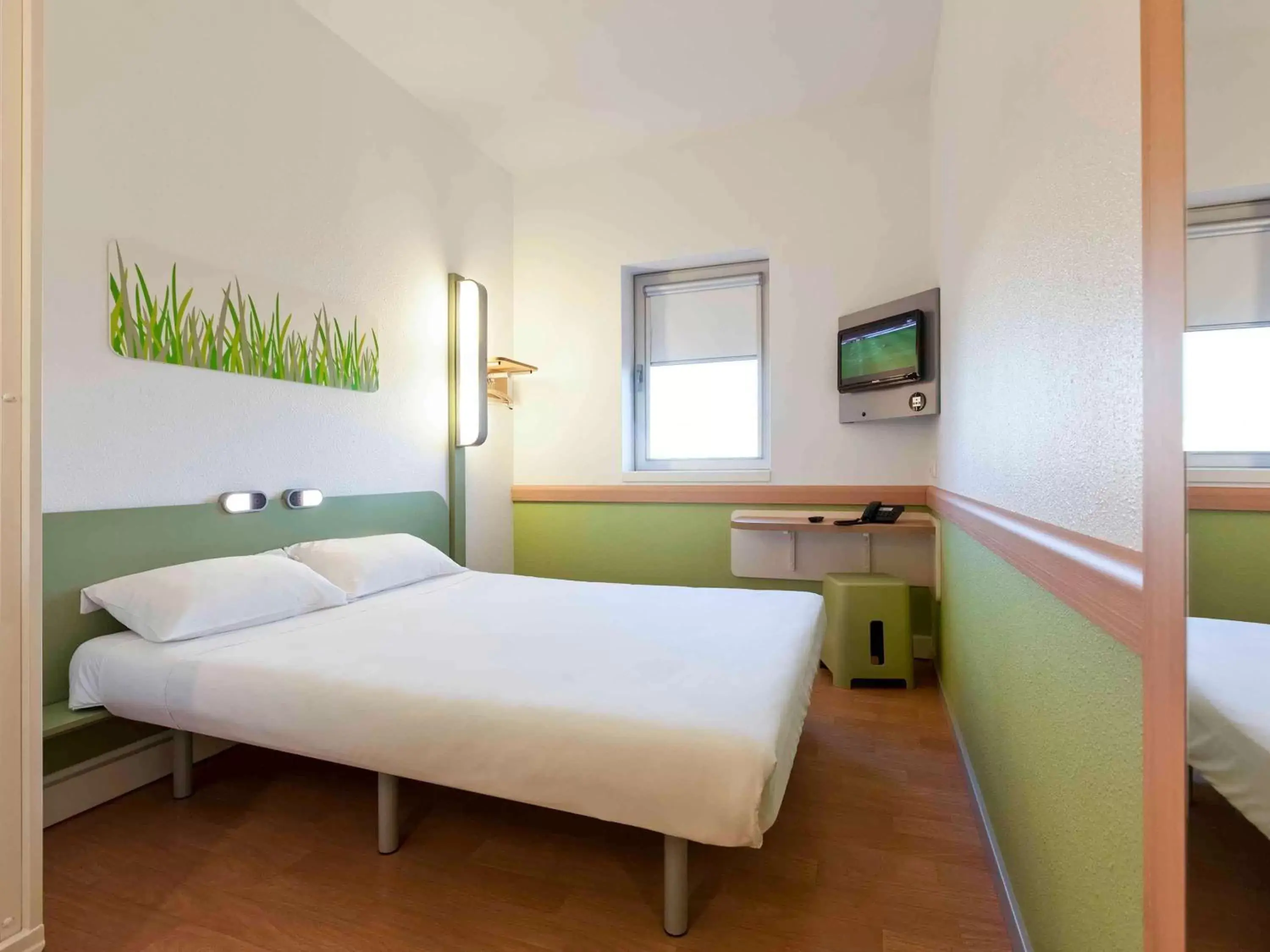 Bedroom, Bed in Hotel ibis Budget Porto Gaia