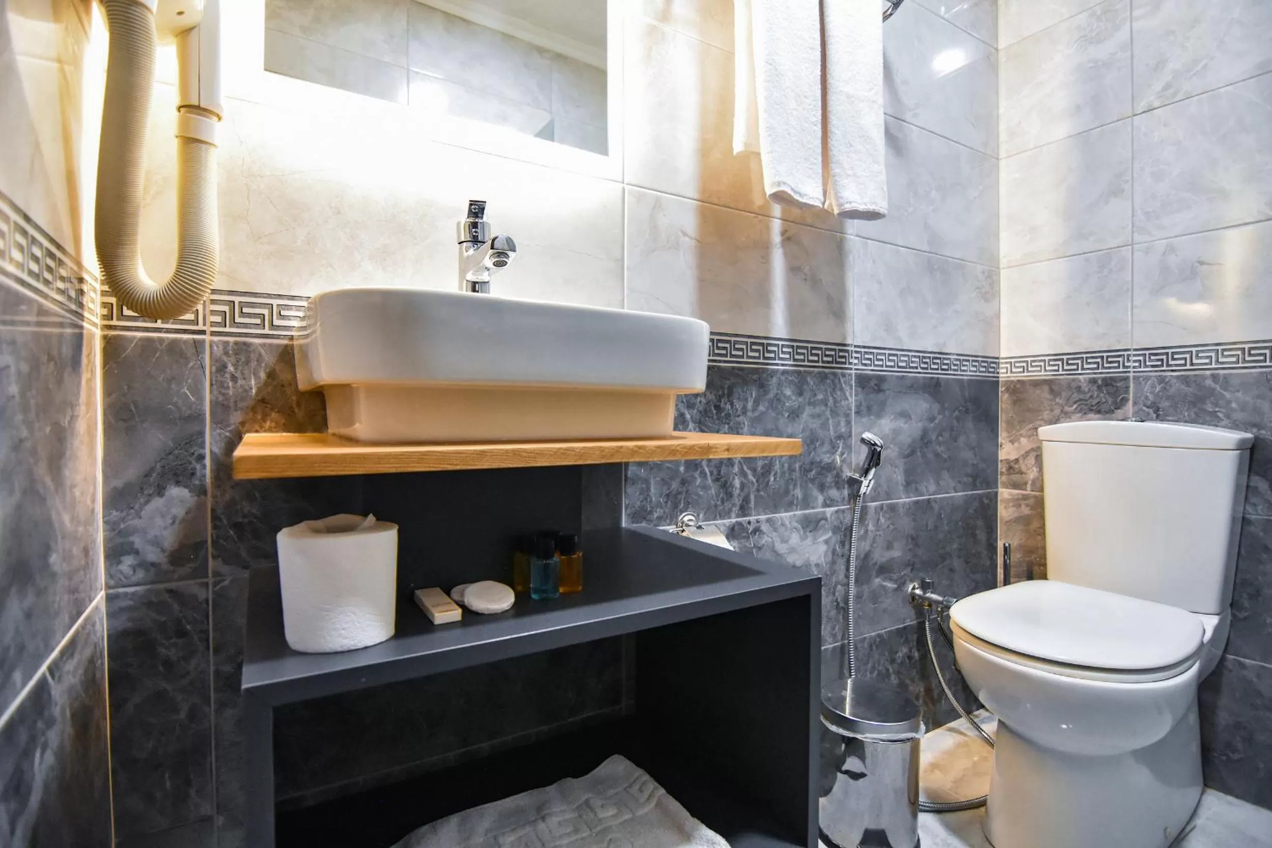 Shower, Bathroom in Sandal Otel