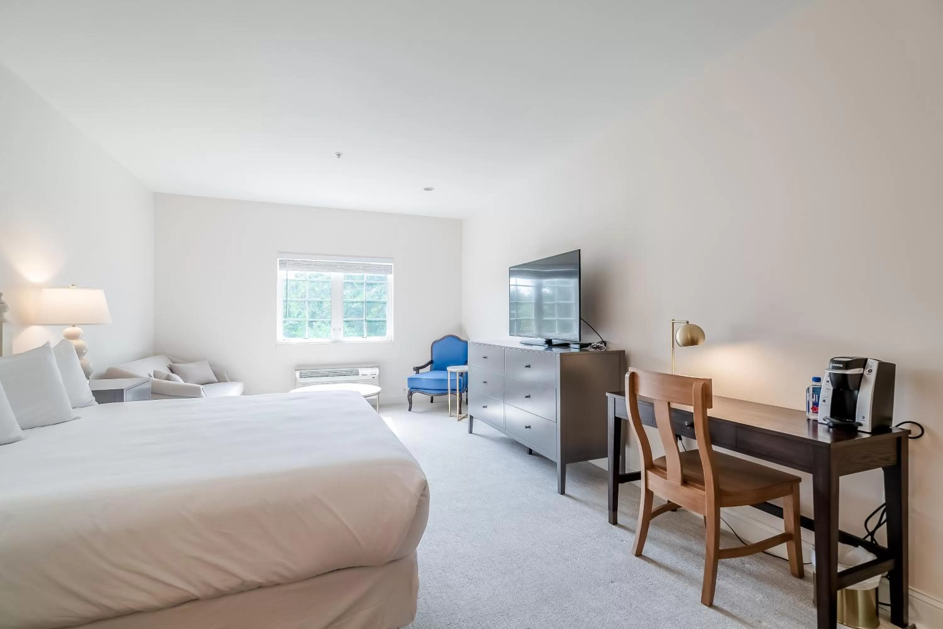 Bedroom, Bed in Chateau Renault