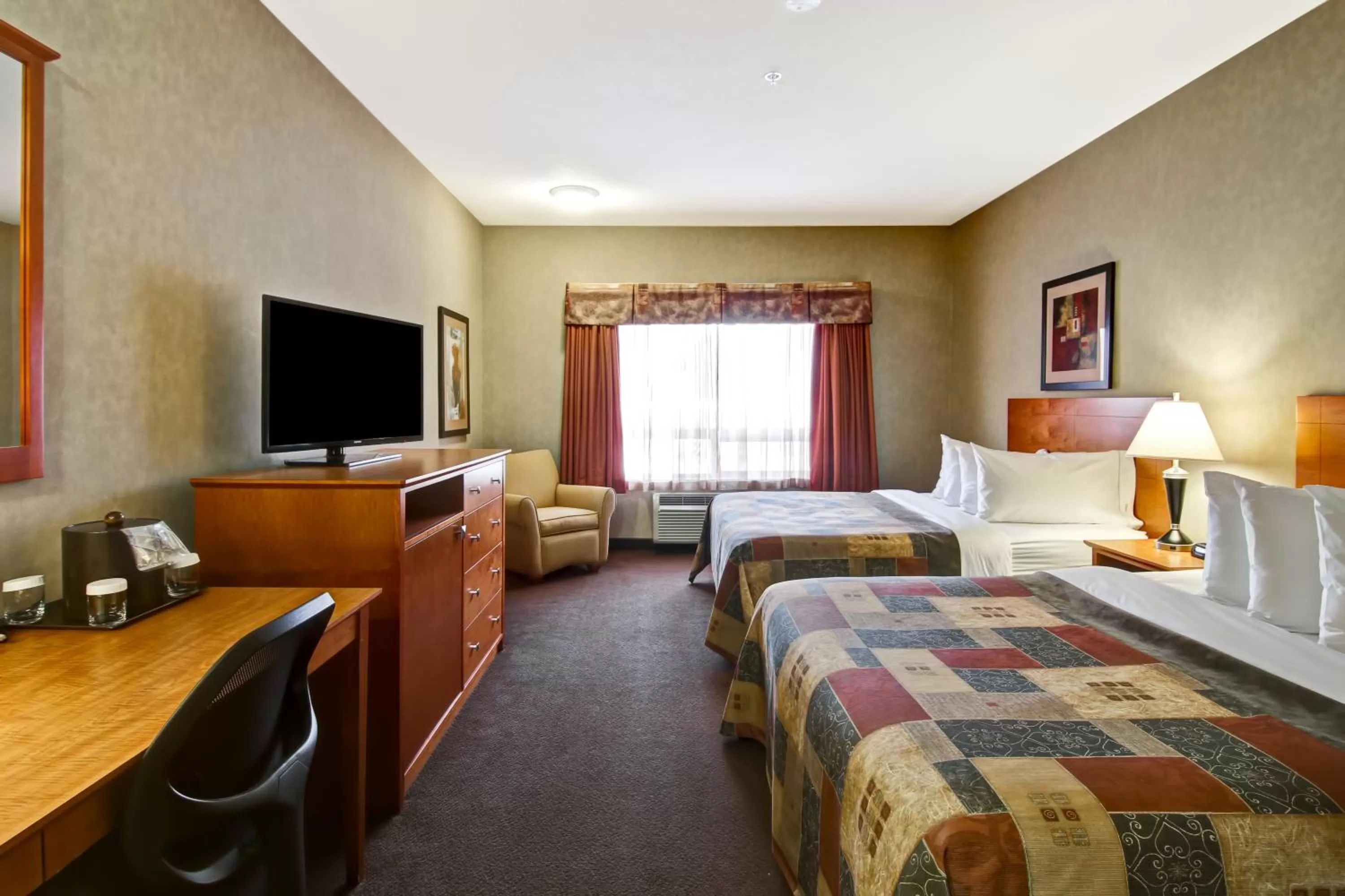 Seating area, Bed in Canalta Stettler