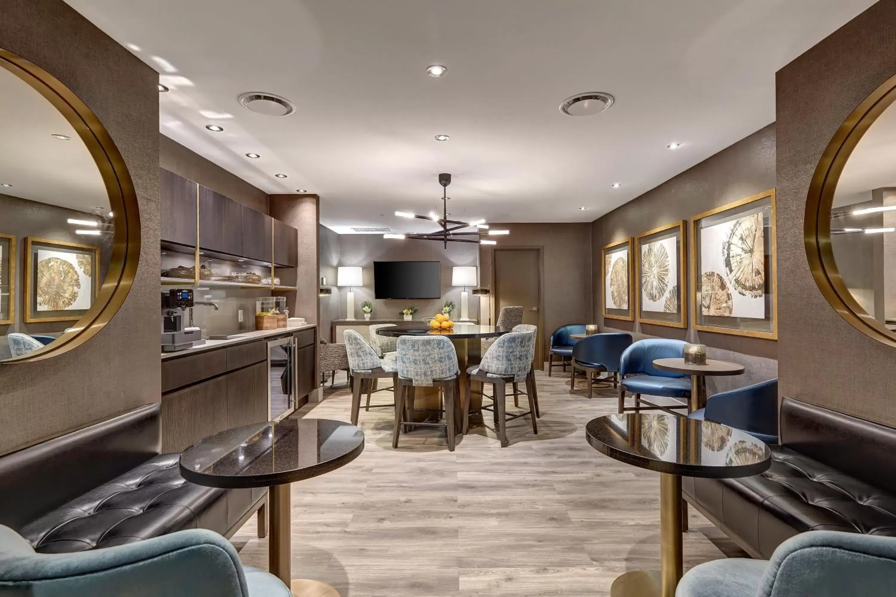 Restaurant/places to eat in Town Inn Suites Hotel Restaurant/places to eat in Town Inn Suites Hotel