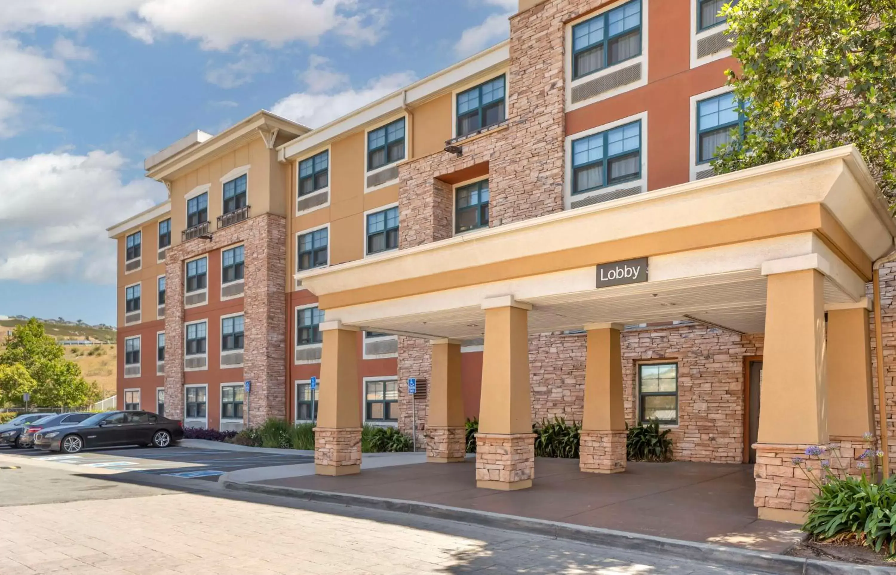 Property Building in Extended Stay America Suites - Orange County - Yorba Linda