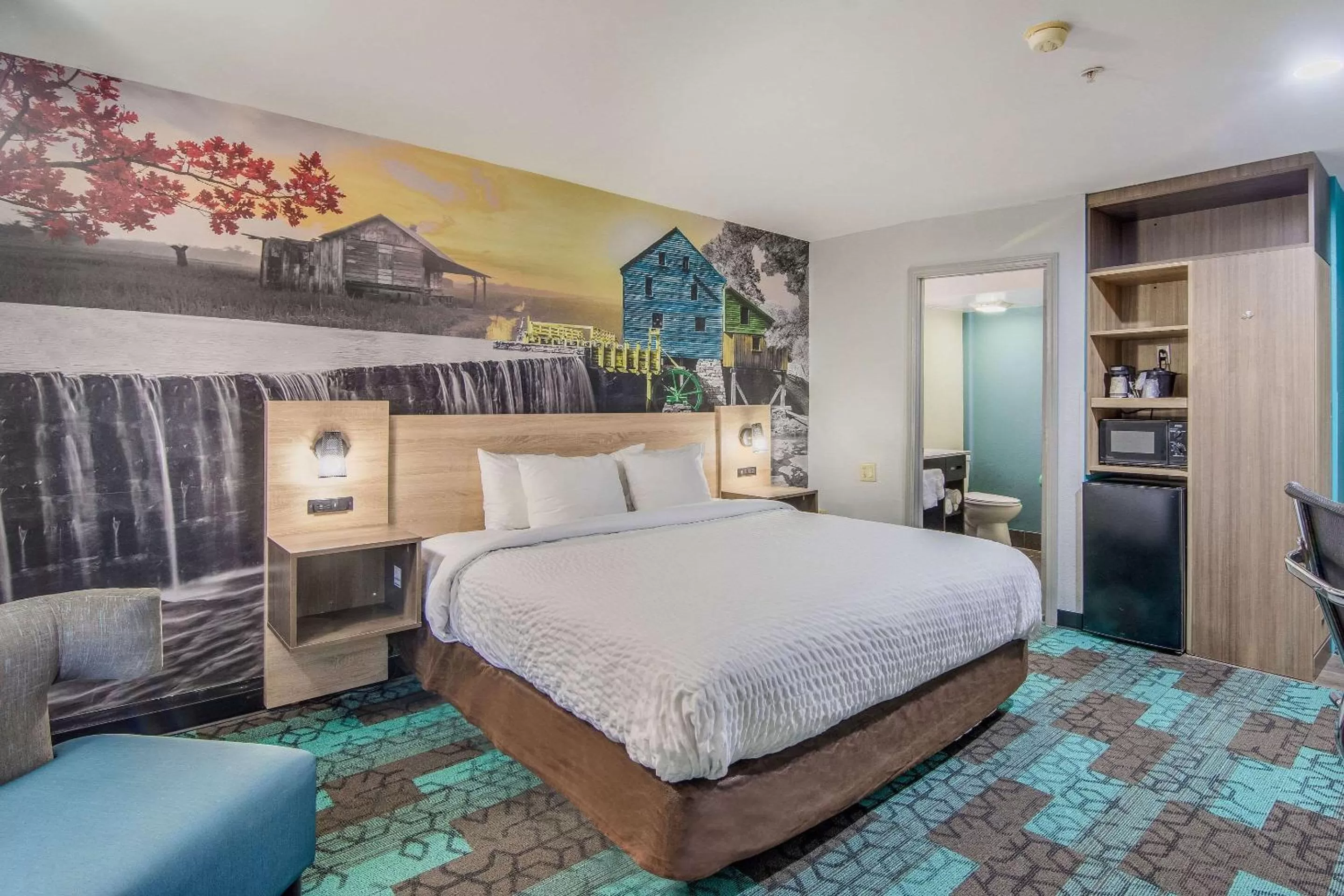 Photo of the whole room, Bed in Clarion Pointe Wake Forest - Raleigh North