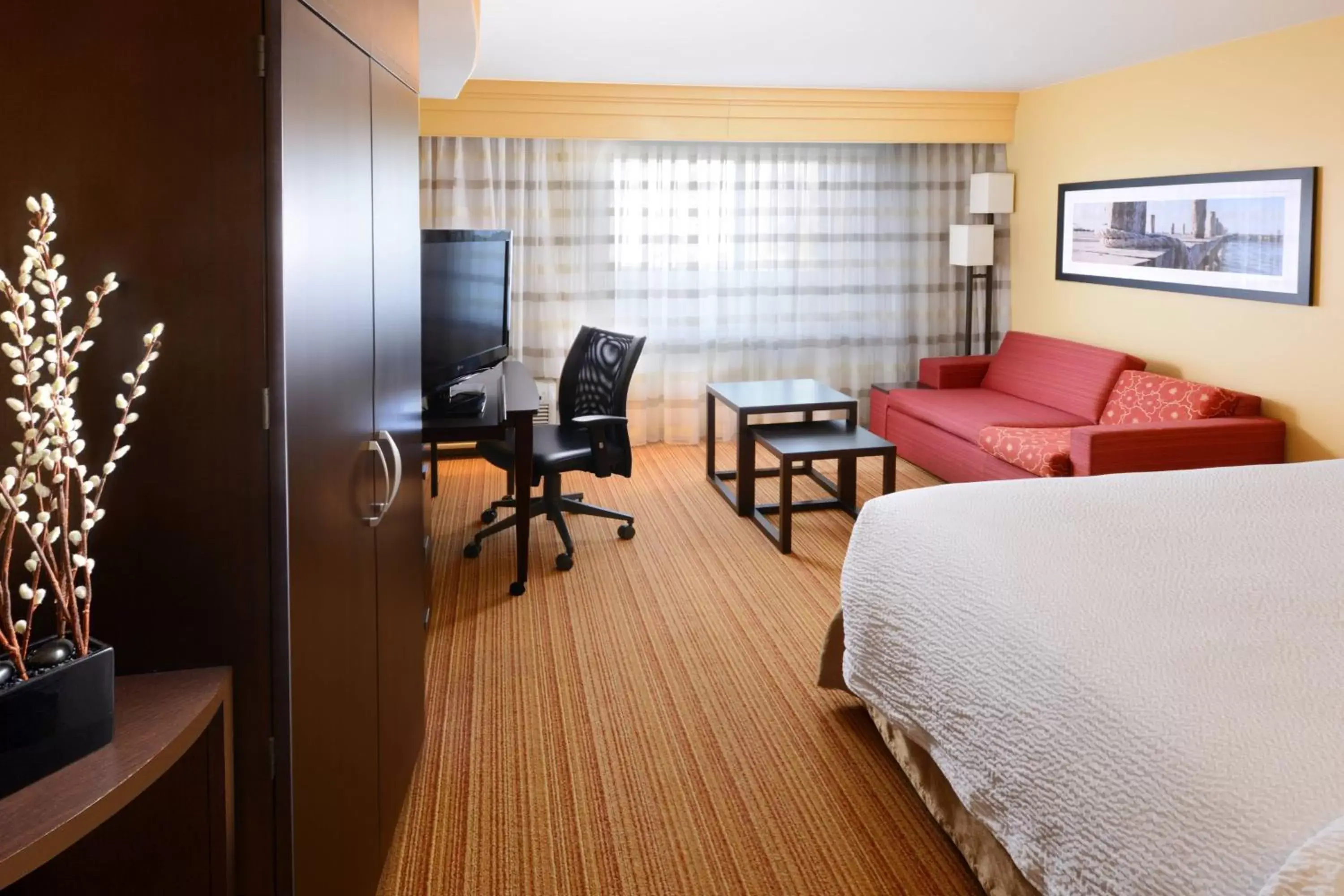 Photo of the whole room in Courtyard by Marriott Galveston Island