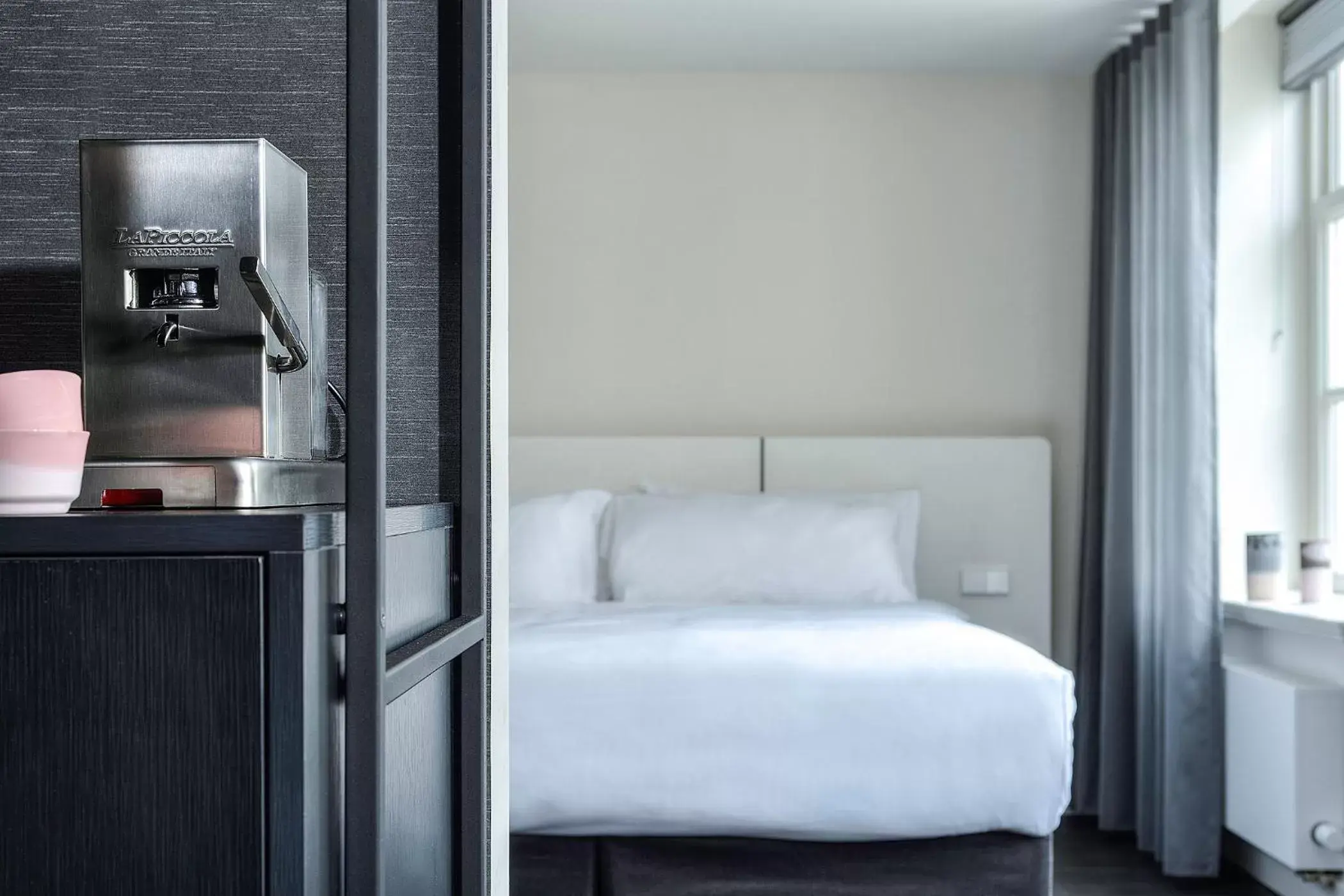 Coffee/tea facilities, Bed in Kazerne - Member of Design Hotels