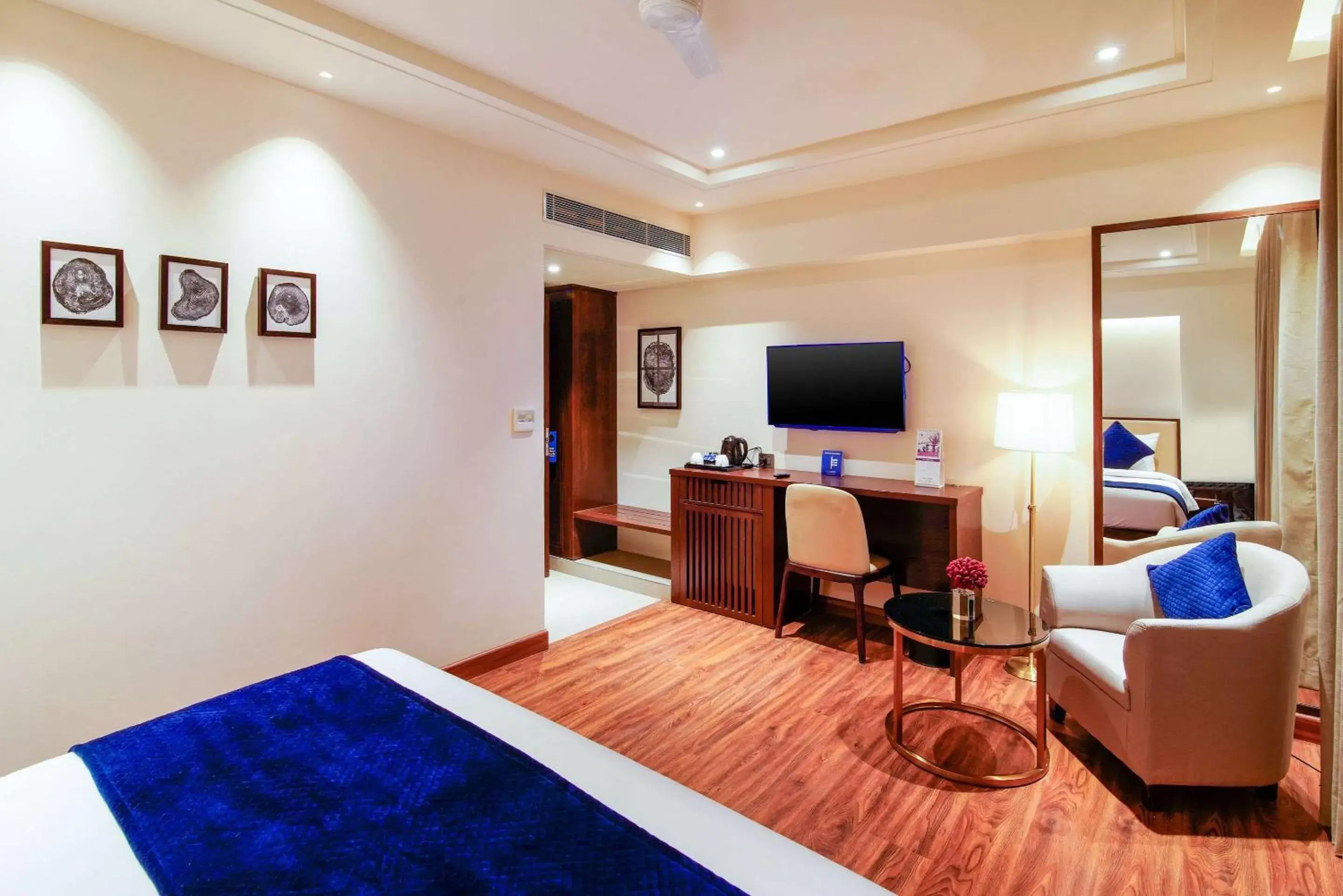 Photo of the whole room in Comfort Inn Dehradun