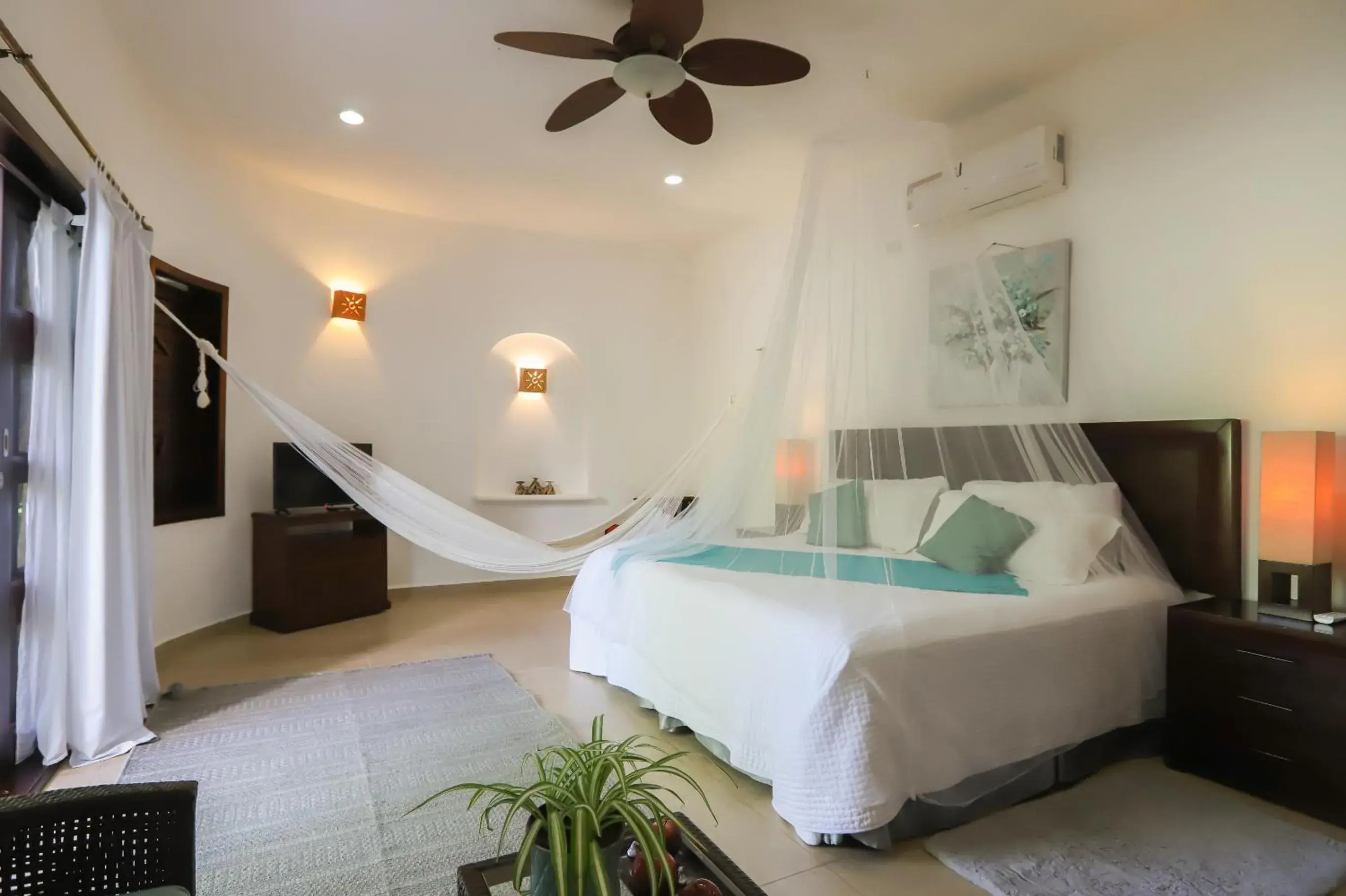 junior Suite Room with King bed with Hot Tub in Mayan Secret Hotel Boutique