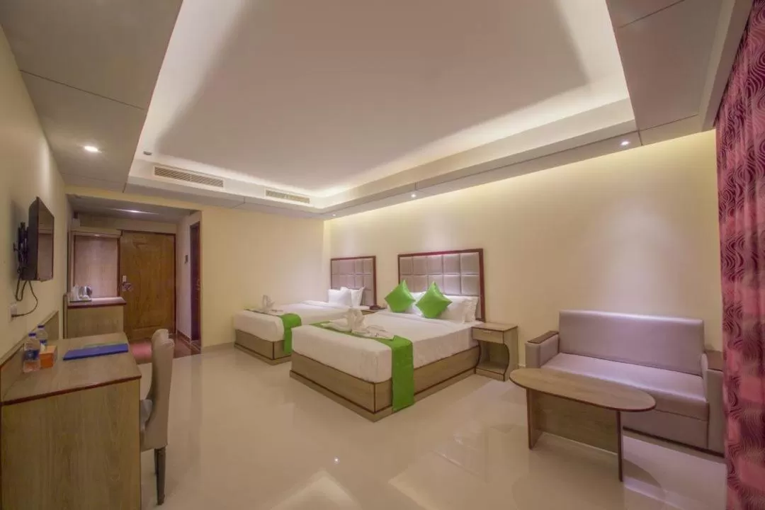 Bedroom, Bed in Hotel Mira Garden