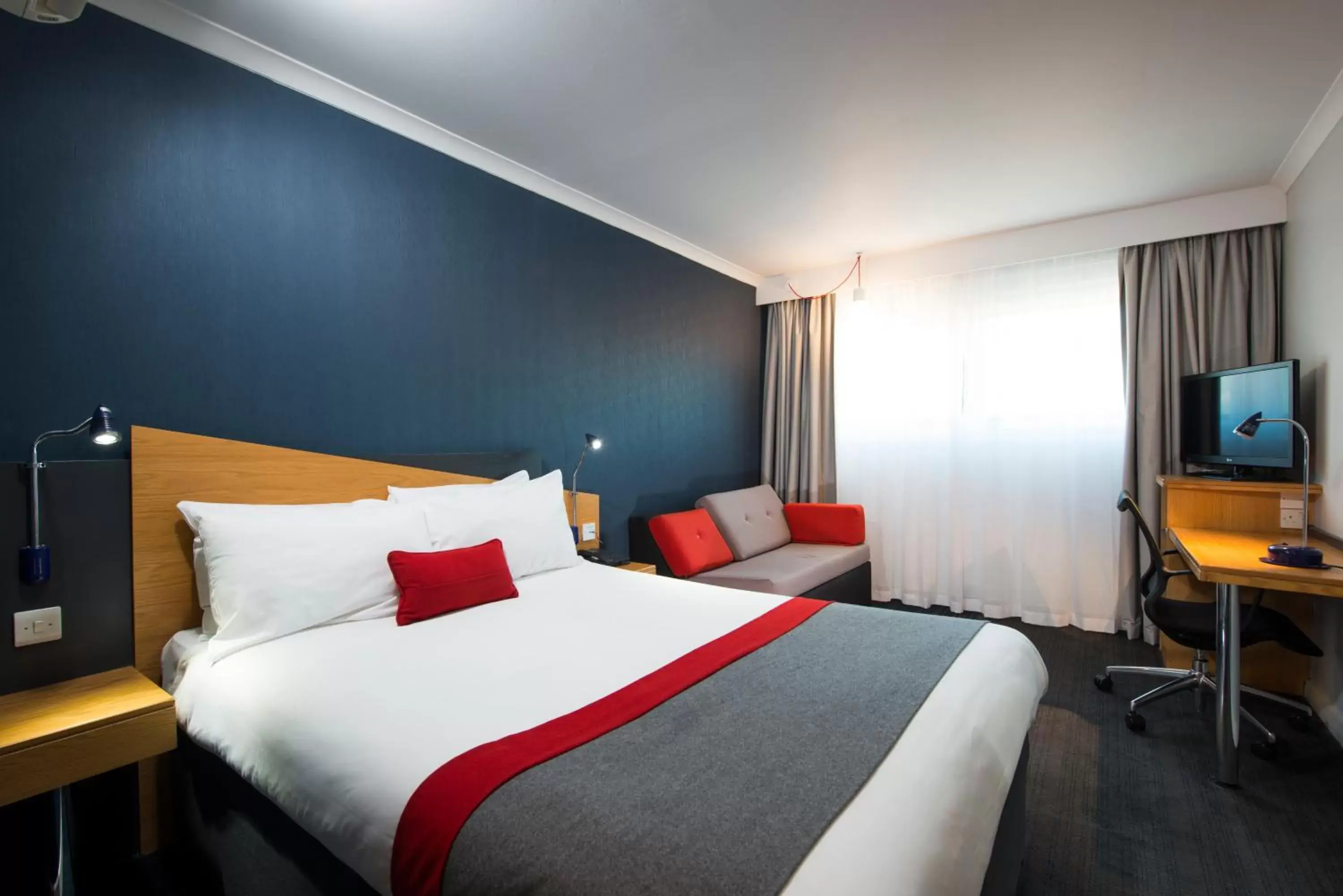 Photo of the whole room, Bed in Holiday Inn Express Derby Pride Park, an IHG Hotel