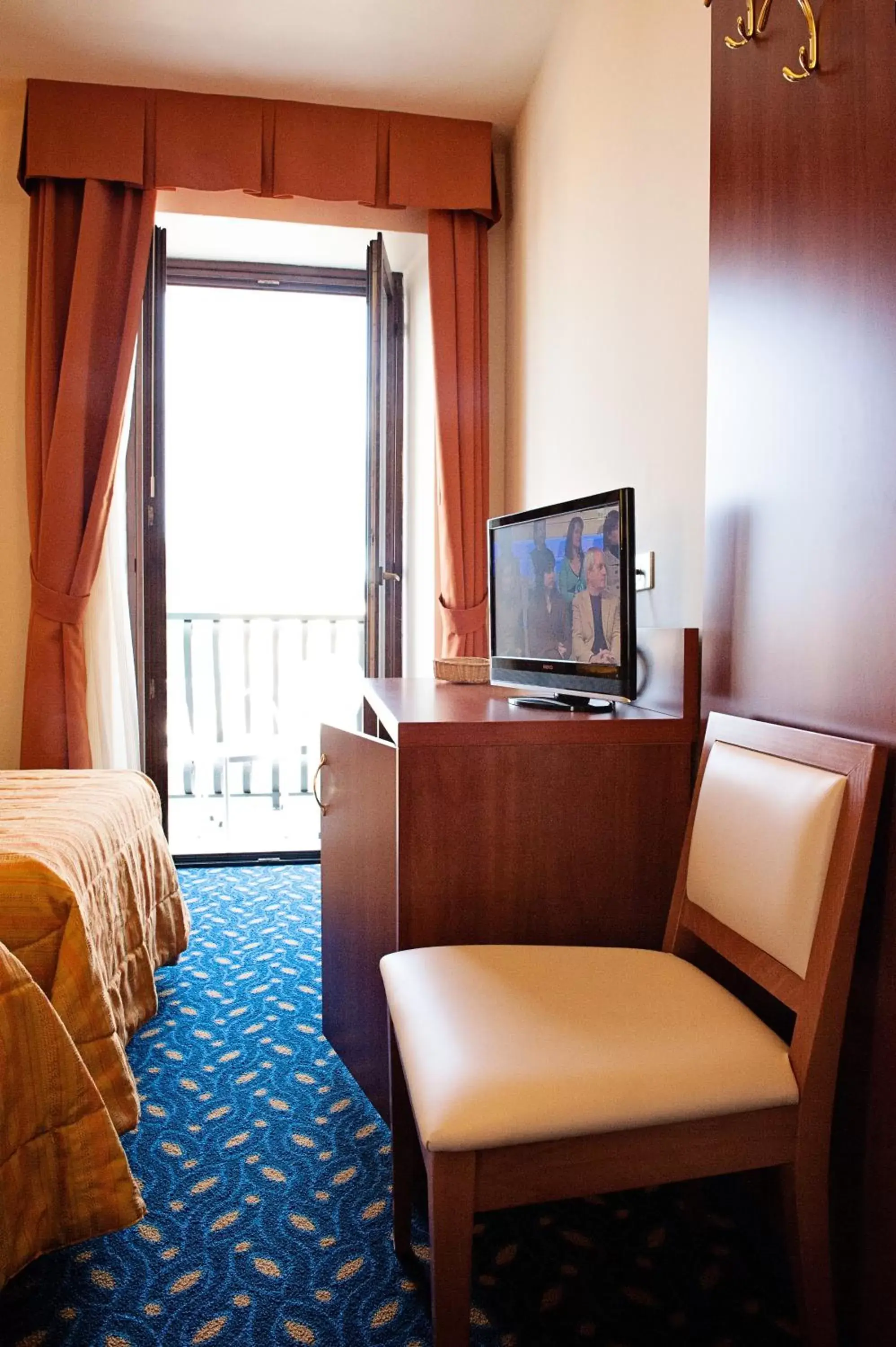TV and multimedia, Seating Area in Hotel Benaco