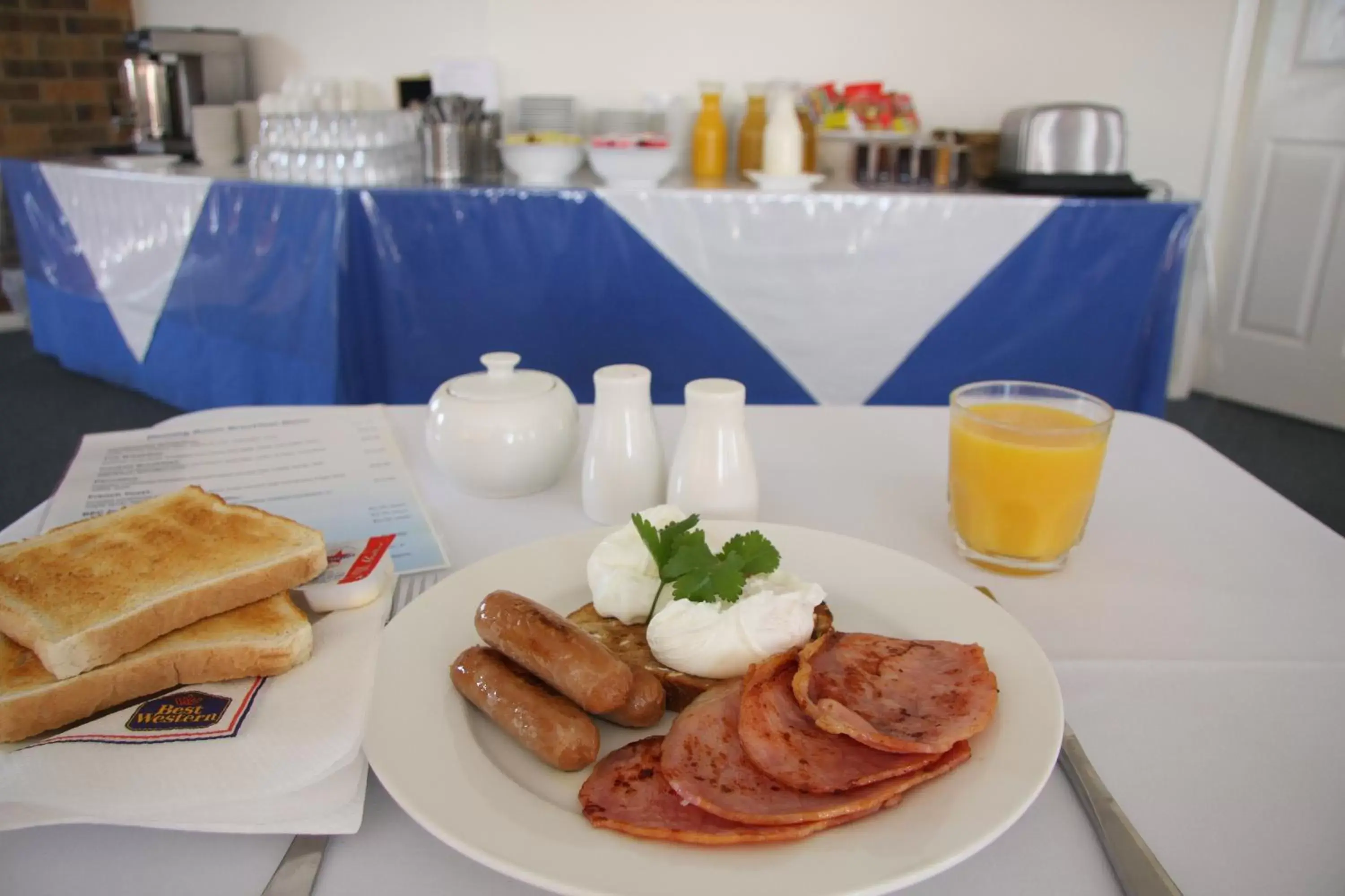 Breakfast in Best Western Mill Park Motor Inn