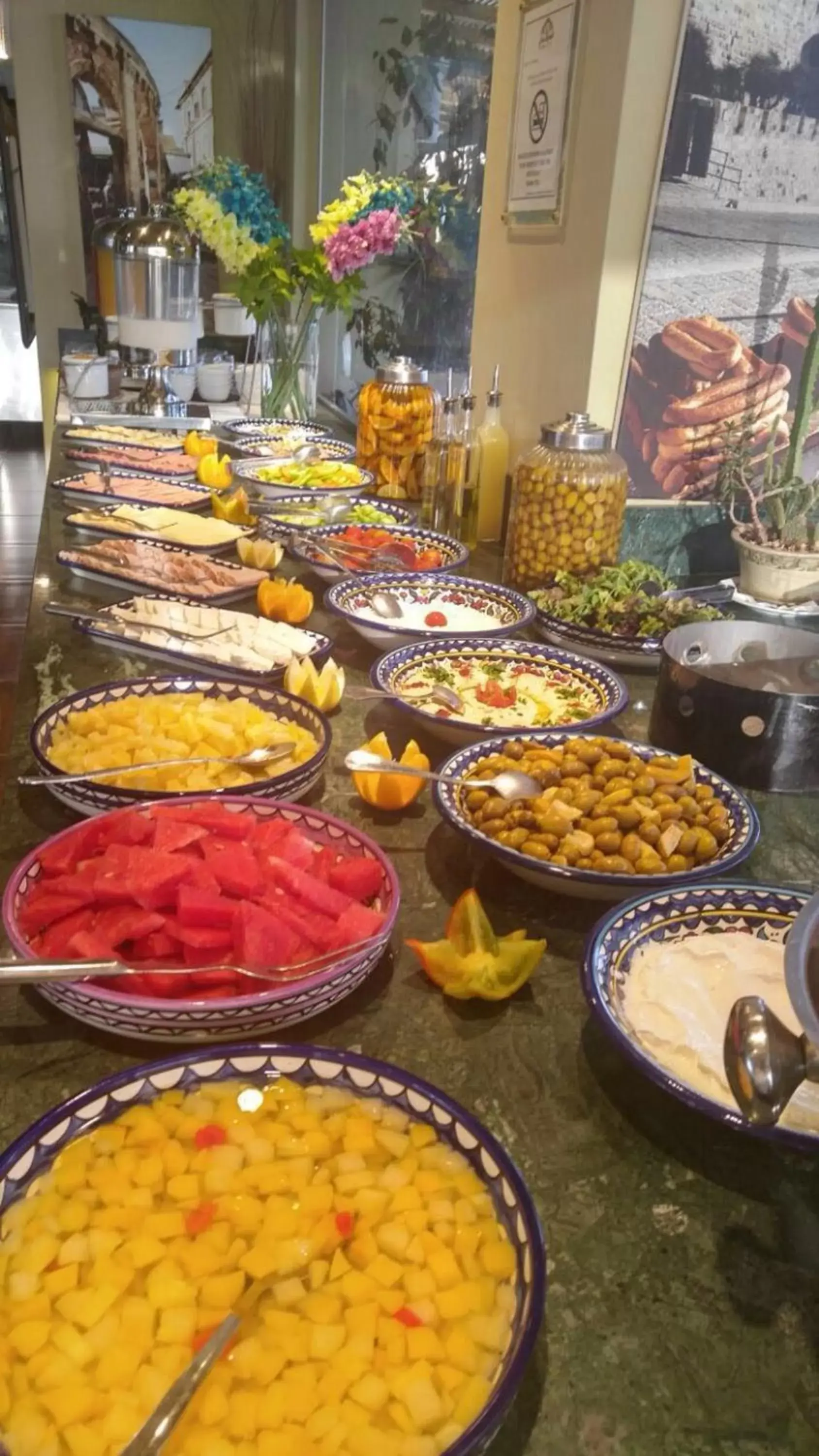 Buffet breakfast, Supermarket/Shops in National Hotel - Jerusalem