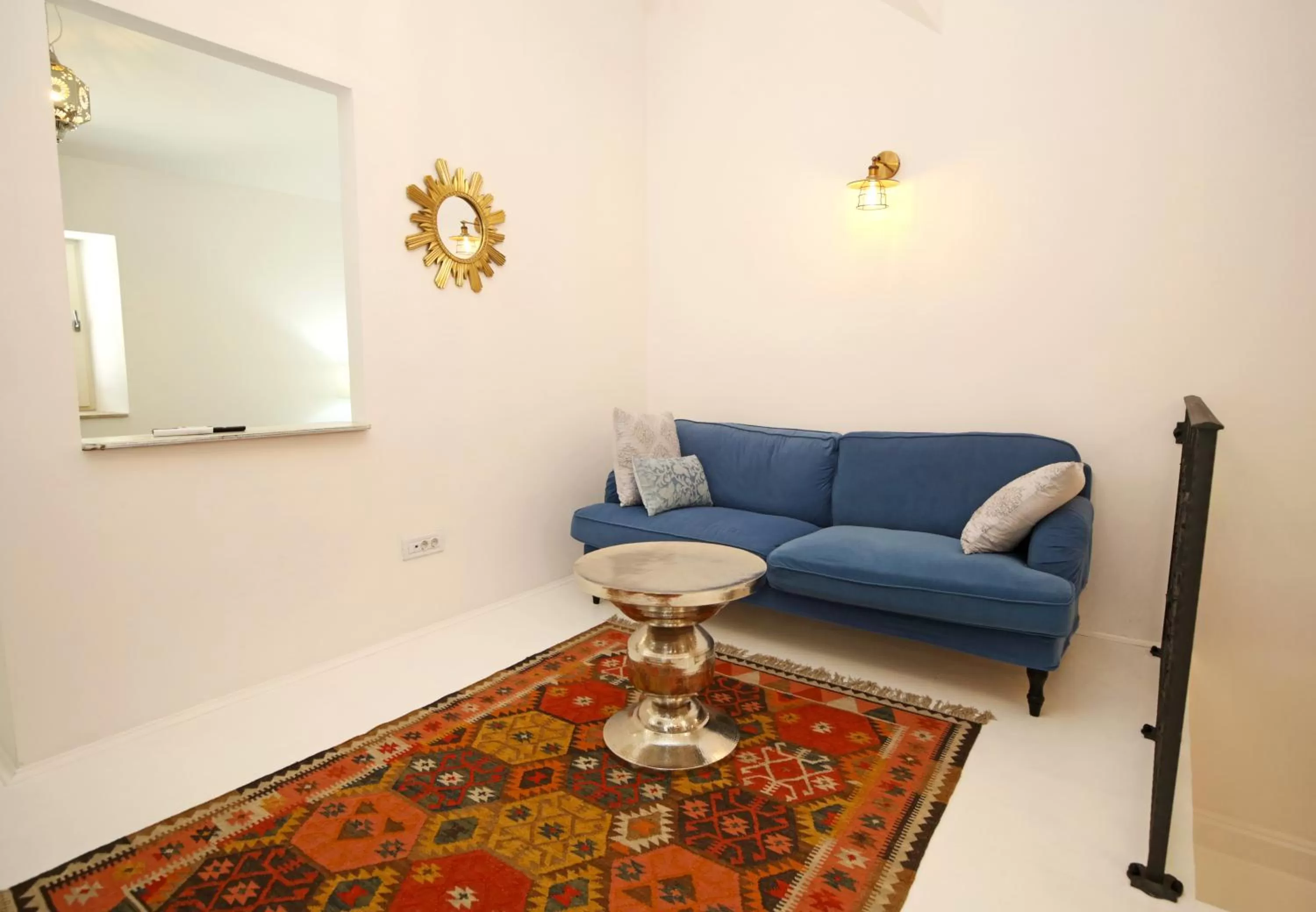 Communal lounge/ TV room, Seating Area in Swan City Apartment & Room
