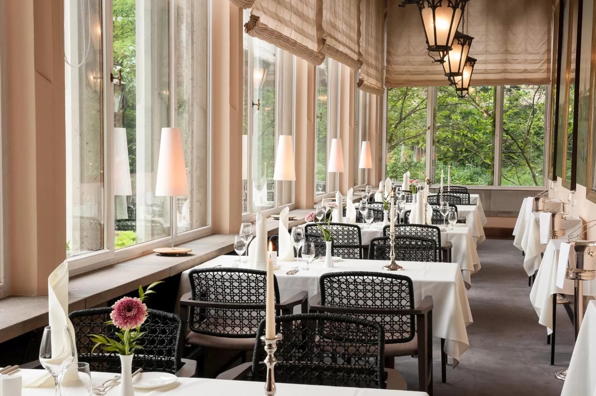 Restaurant/places to eat in Hotel Schloss Eckberg