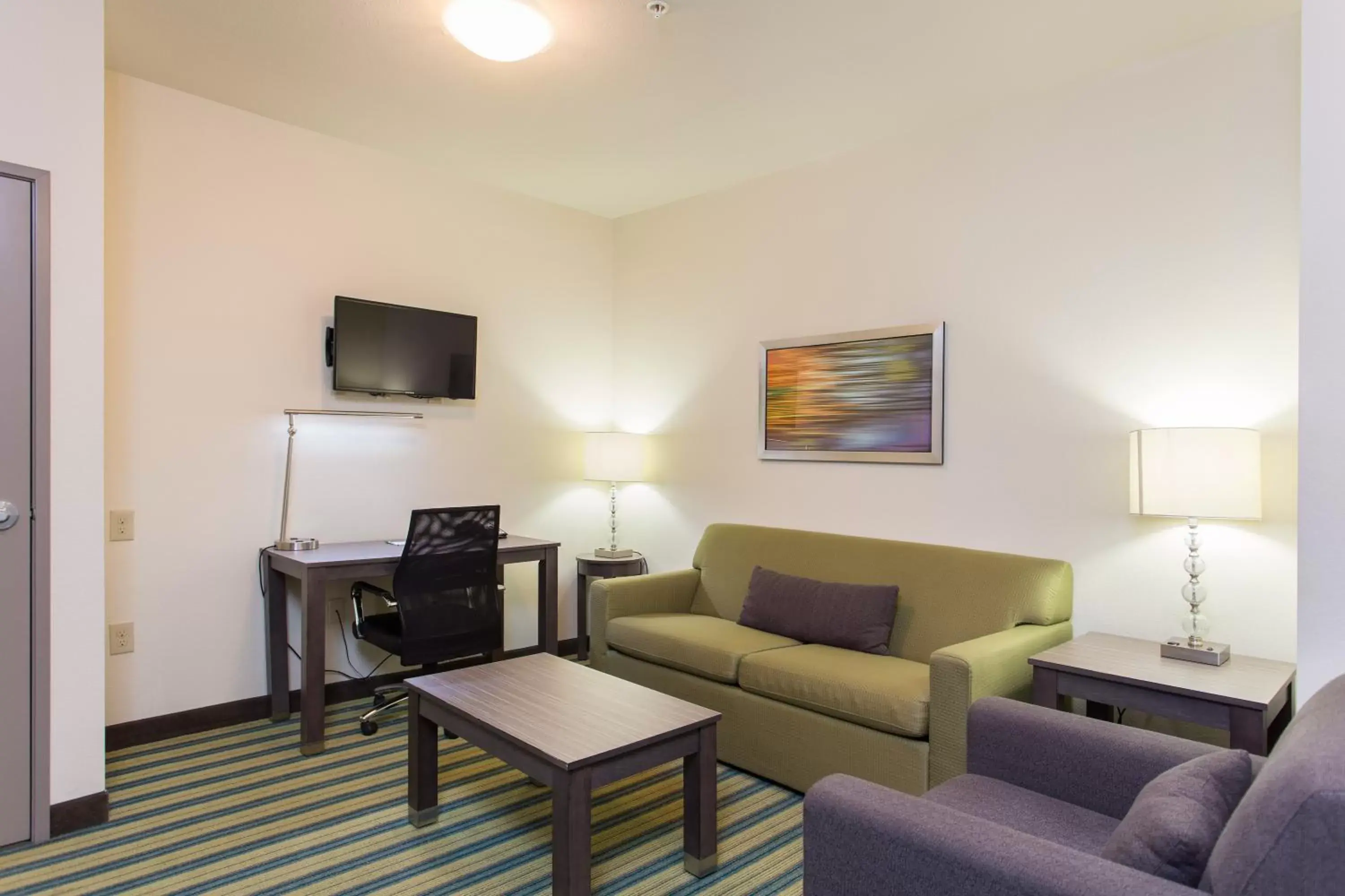 Photo of the whole room, Seating Area in Holiday Inn Texarkana Arkansas Convention Center, an IHG Hotel