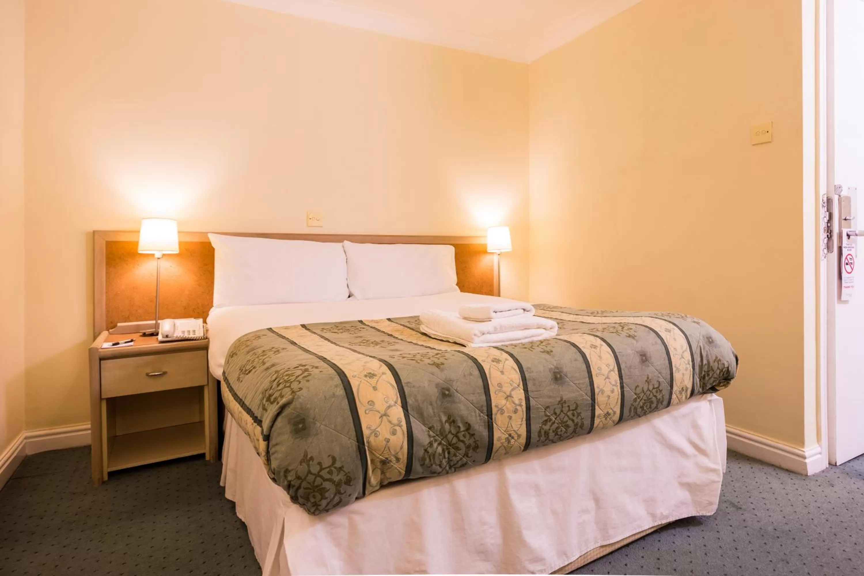 Photo of the whole room, Bed in The Gardens Hotel