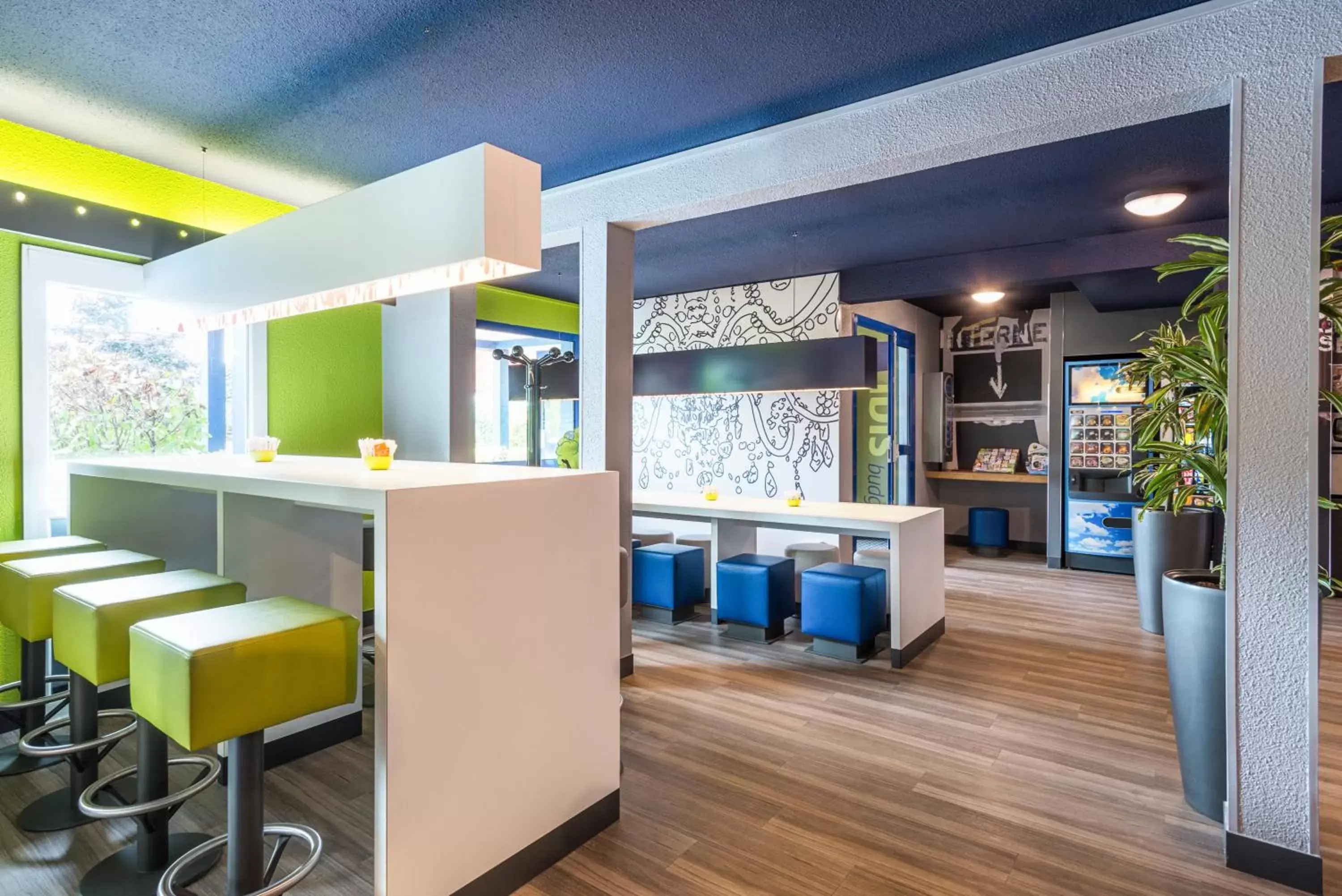 Lobby or reception, Lounge/Bar in Ibis budget Rouen Petit Quevilly